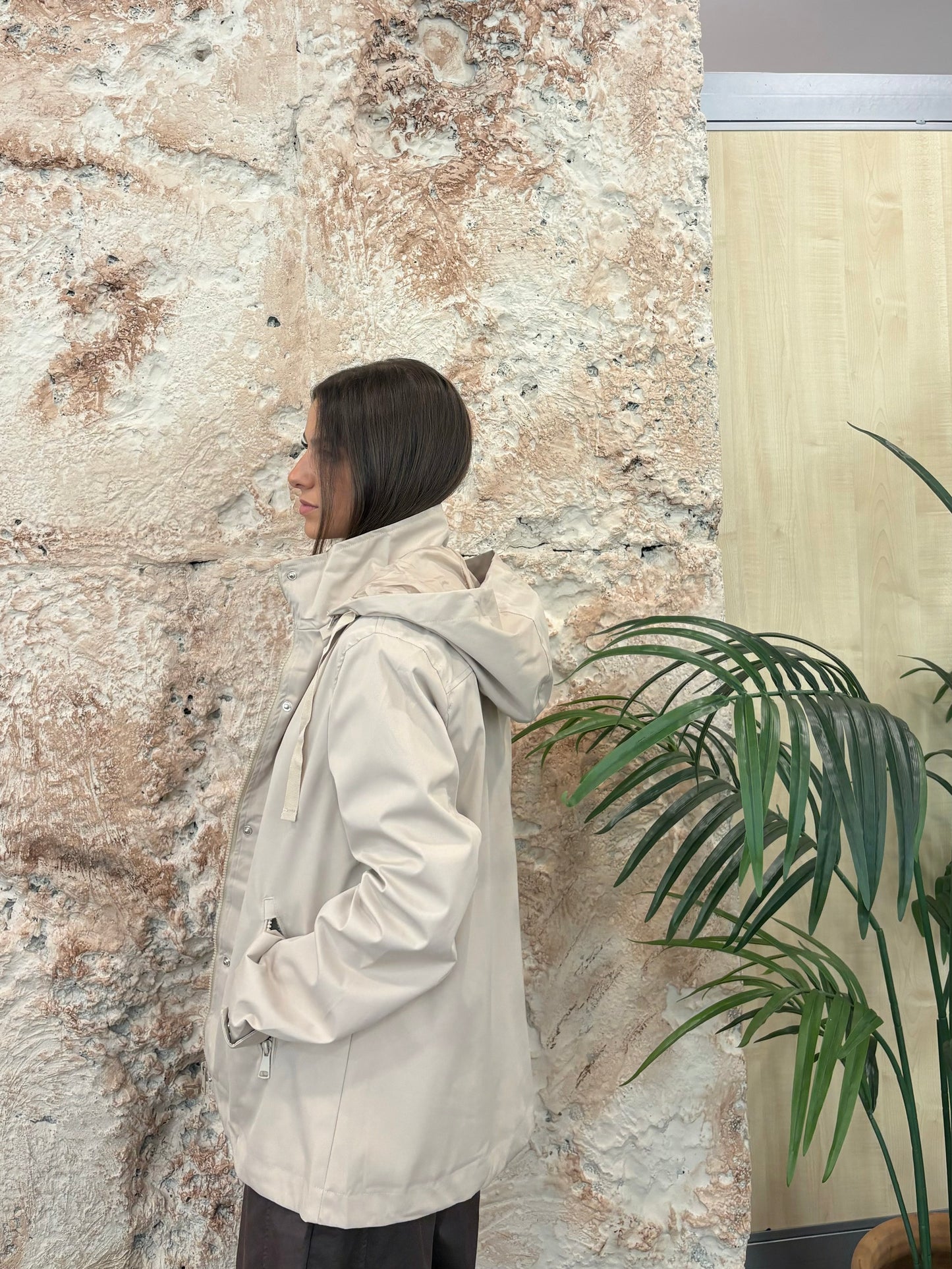 PARKA CON GORRO BEIGE
