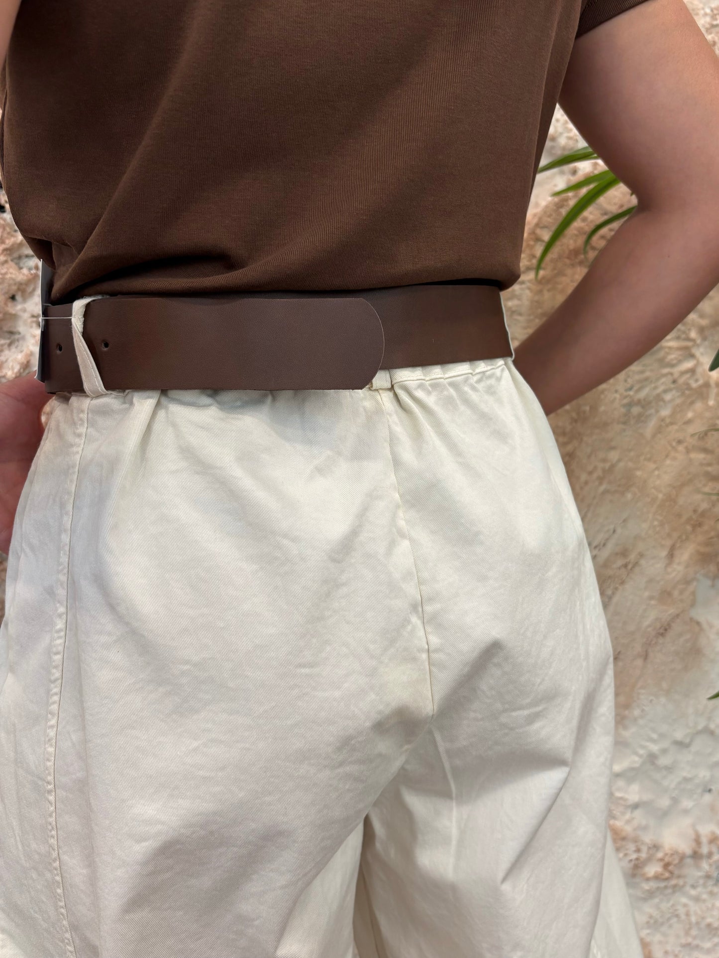 PANTALÓN MOMFIT CON BOLSILLOS CRUDO