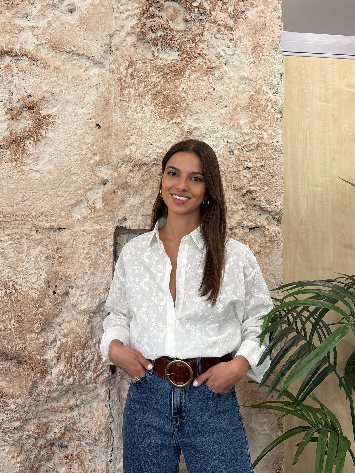 CAMISA BLANCA DETALLES BORDADOS