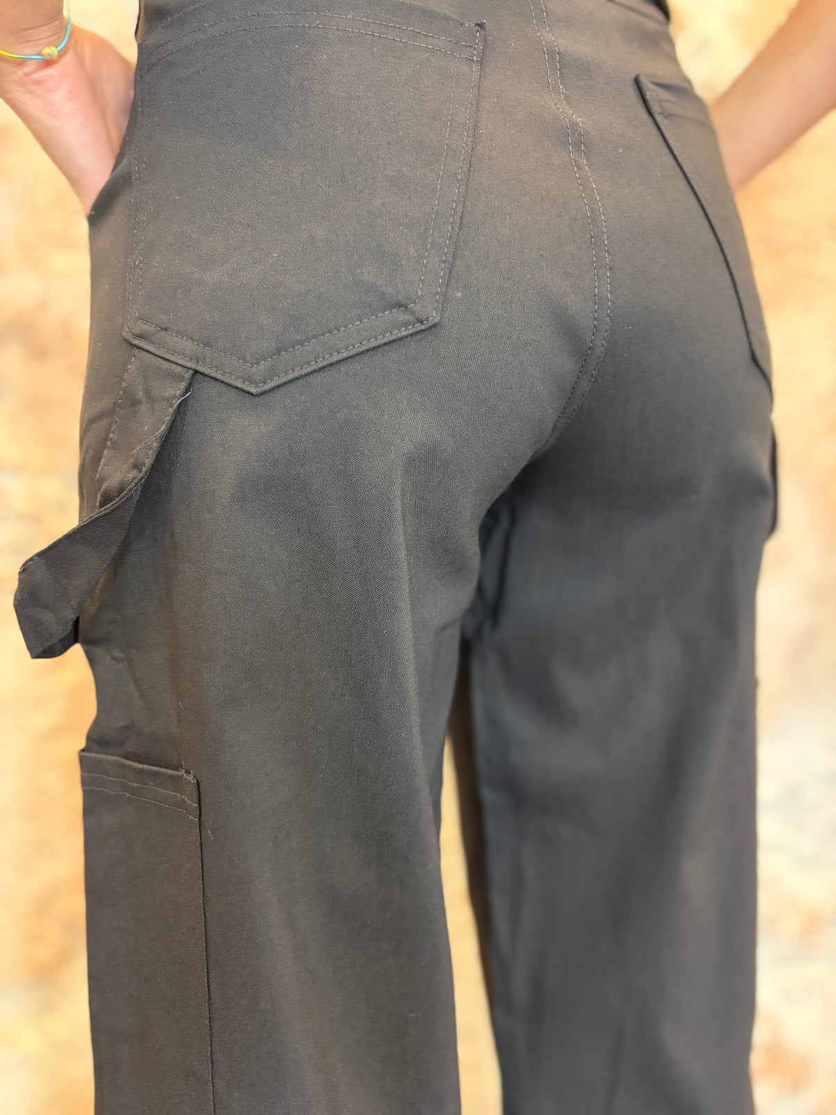 PANTALÓN CARGO NEGRO