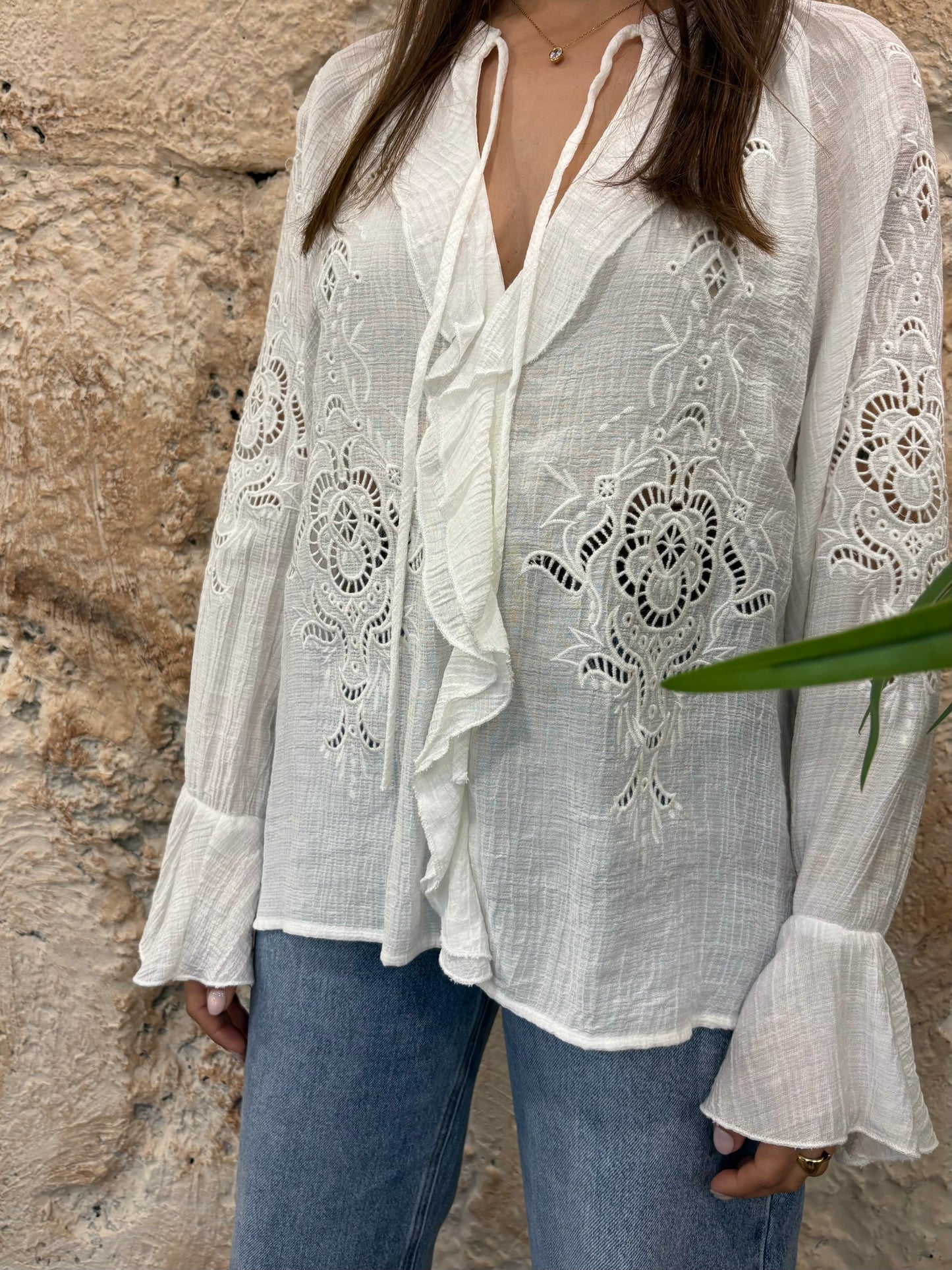 CAMISA EFECTO BAMBULA BORDADOS BLANCO