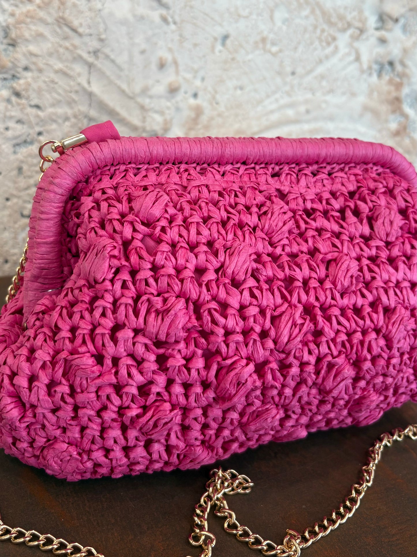 BOLSO DE MANO RAFIA FUCSIA