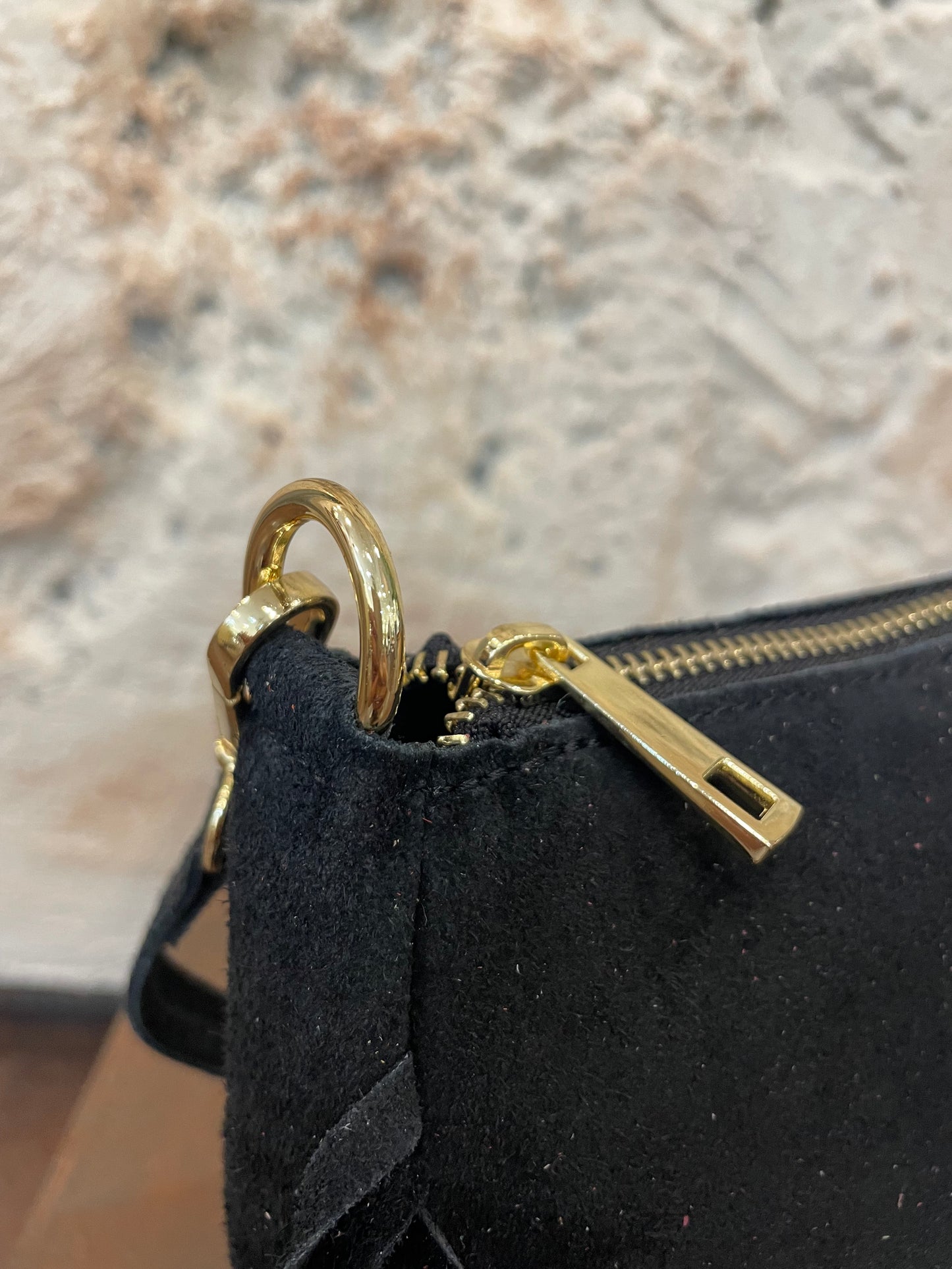 BOLSO PIEL NEGRO FLECOS BANDOLERA
