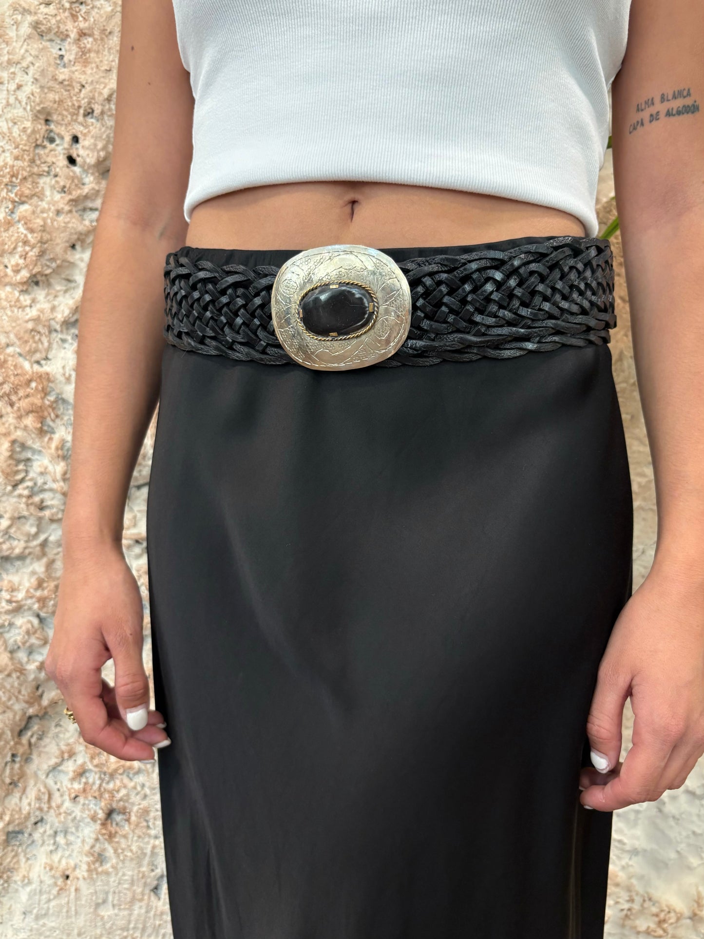 FALDA MIDI SATINADA NEGRA