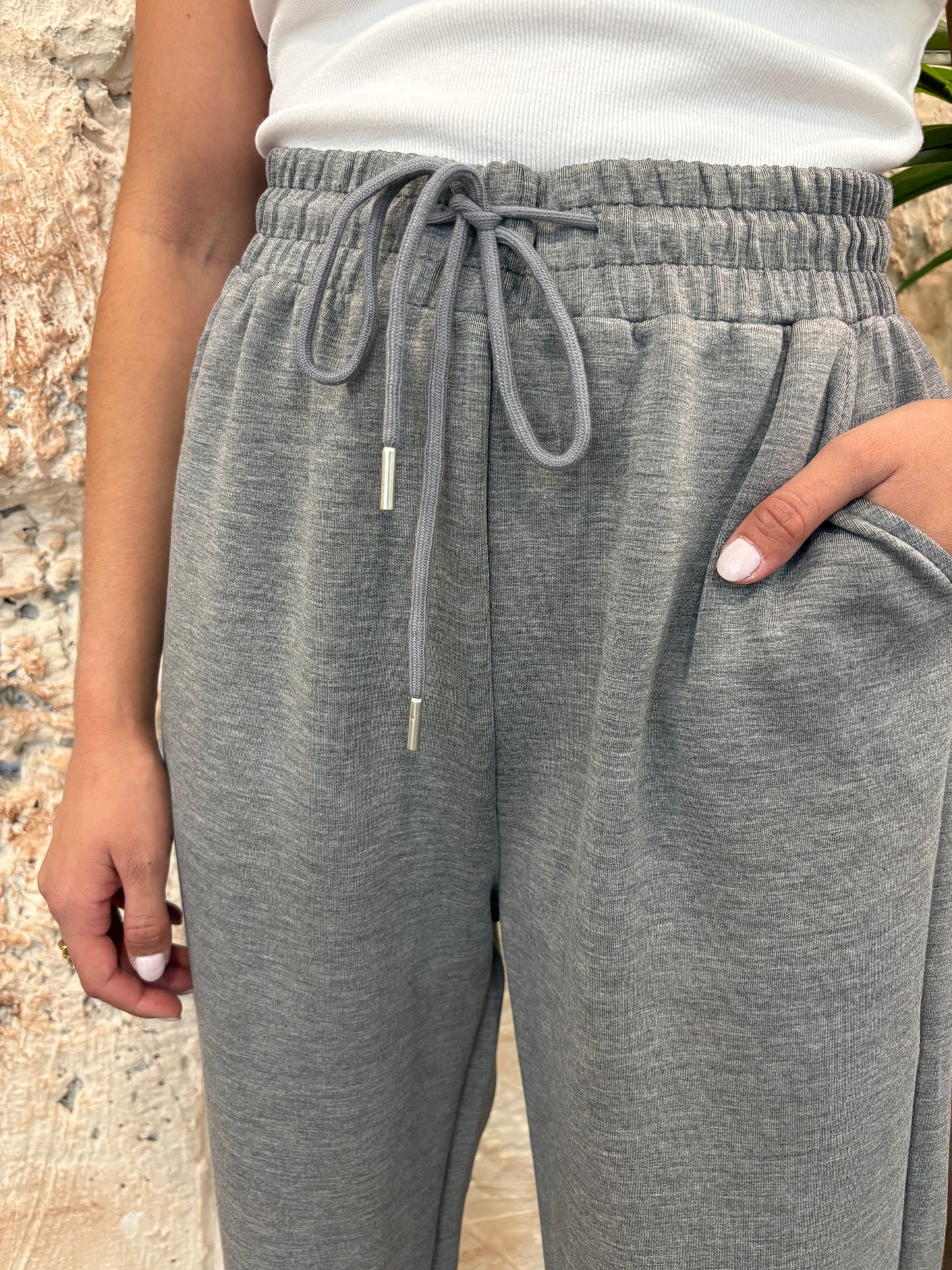 PANTALÓN RECTO CHÁNDAL GRIS