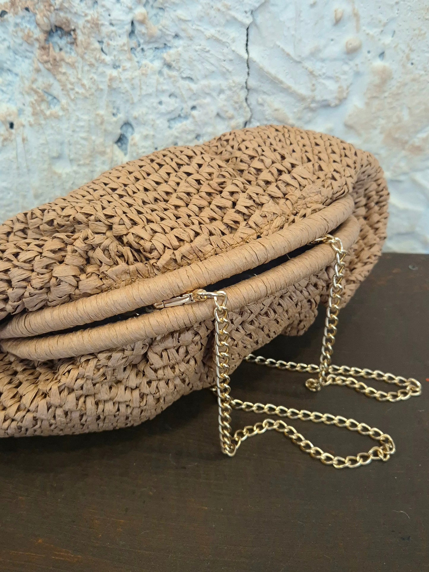 CLUTCH RAFIA CAMEL