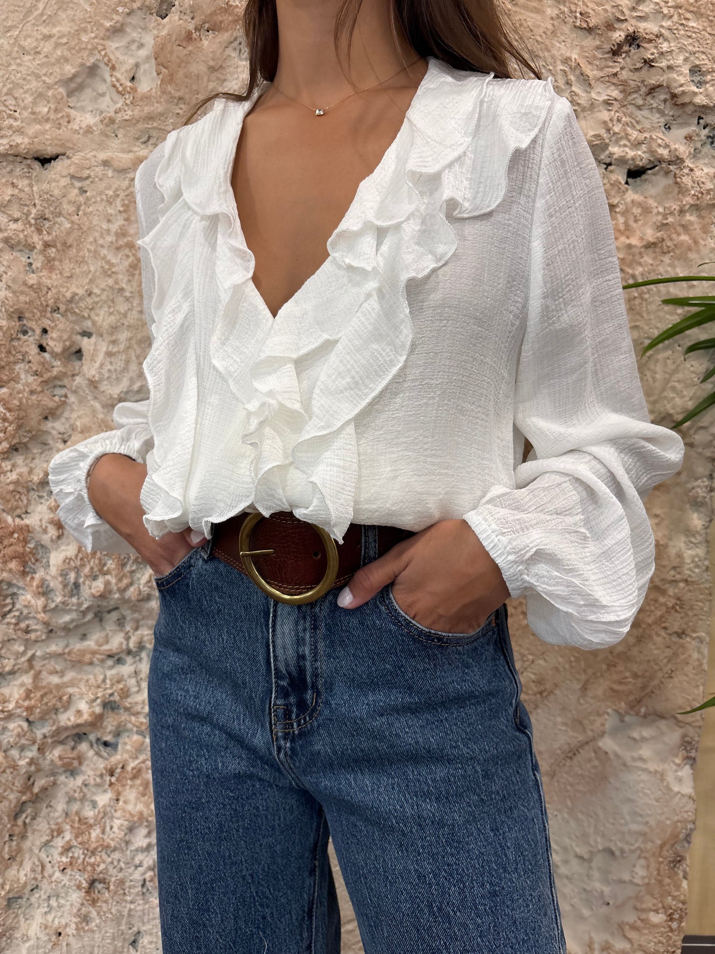 BLUSA CUELLO VOLANTES BLANCA