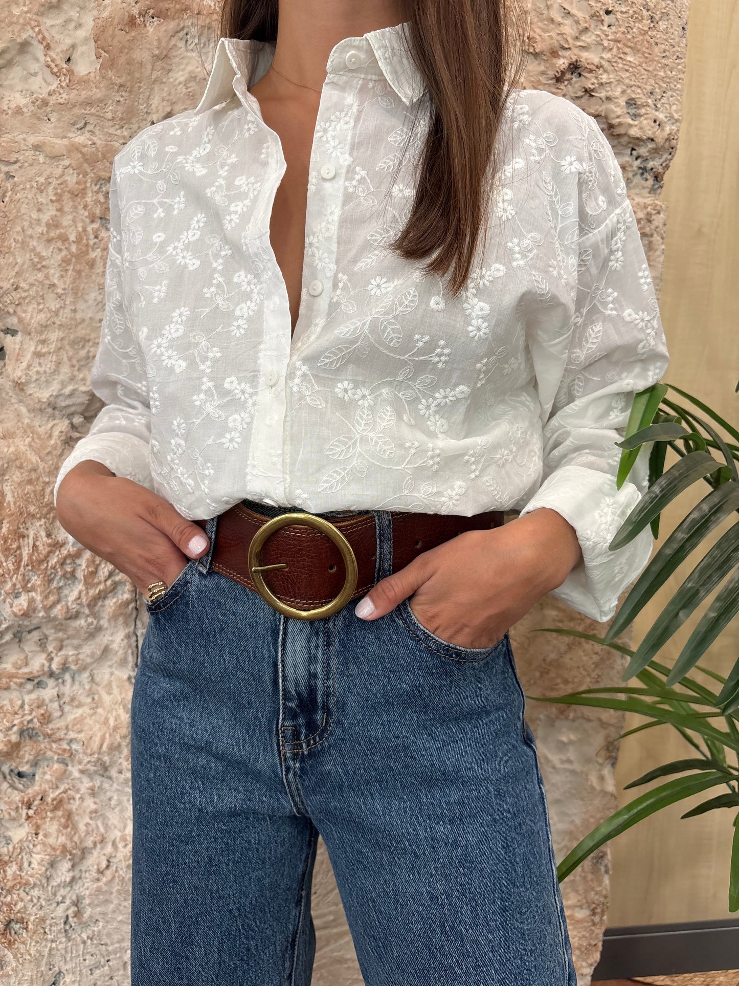 CAMISA BLANCA DETALLES BORDADOS