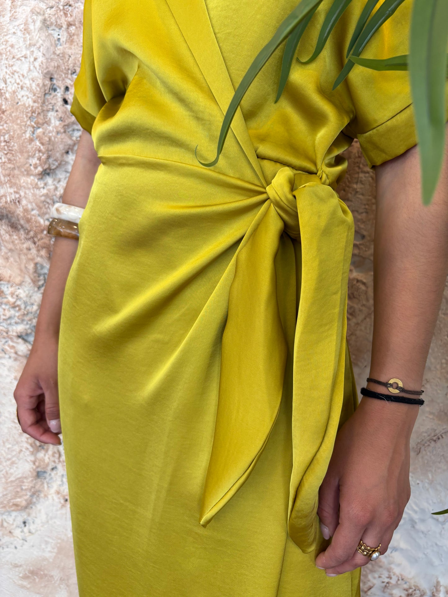 VESTIDO LAZADO SATINADO VERDE LIMA