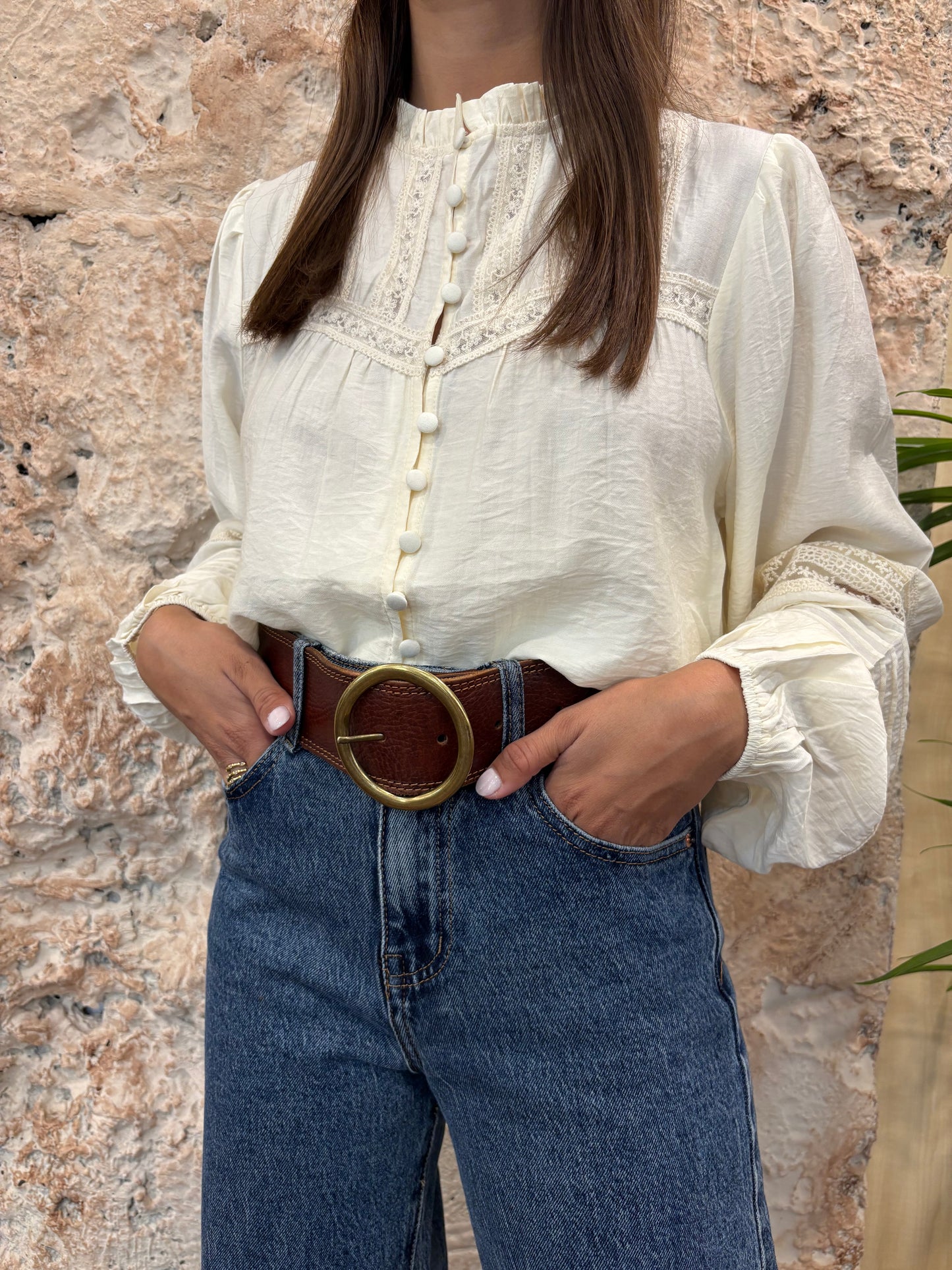 BLUSA CRUDA CUELLO RIZO PUNTILLAS