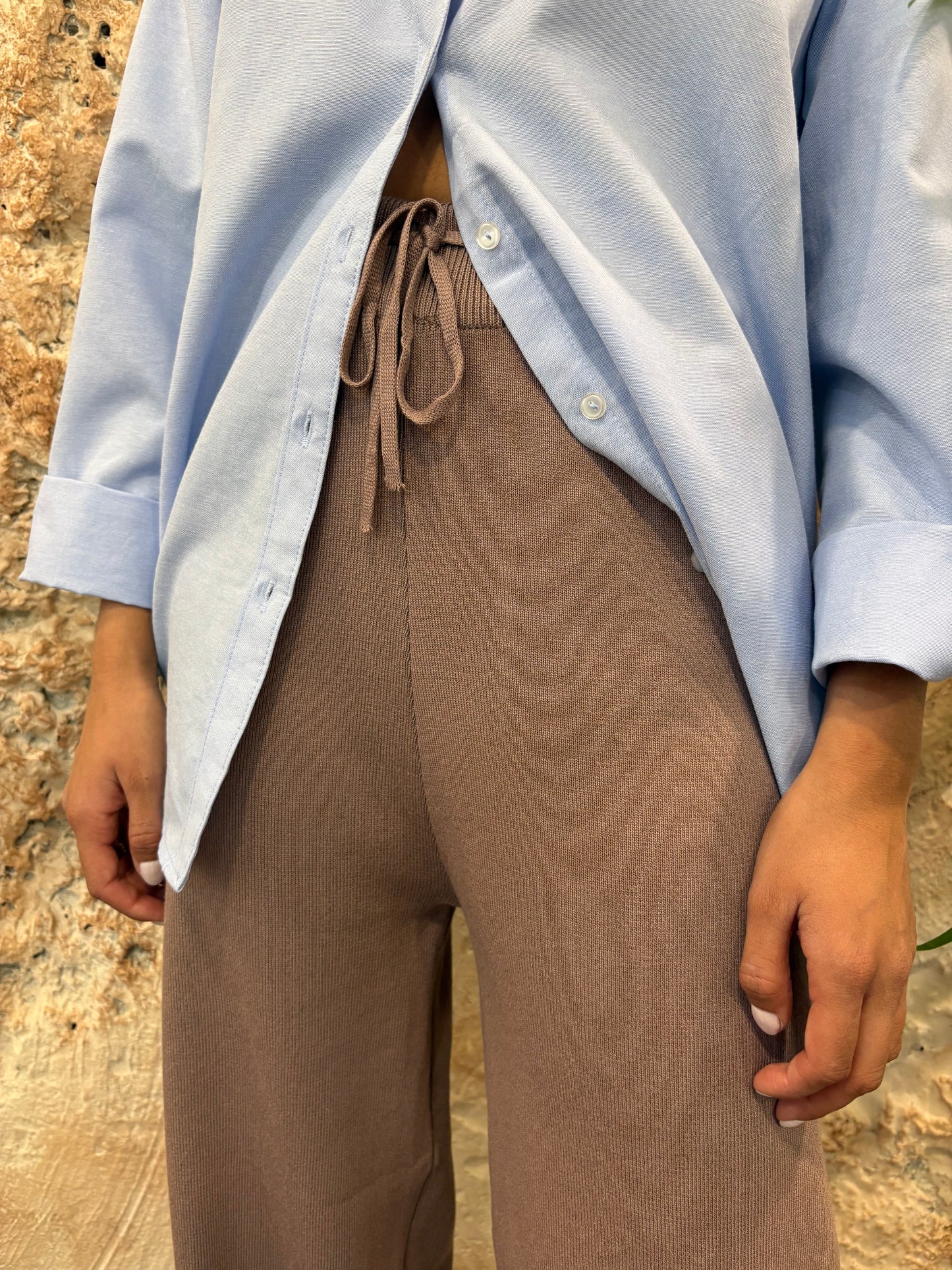 PANTALÓN RECTO PUNTO TAUPE