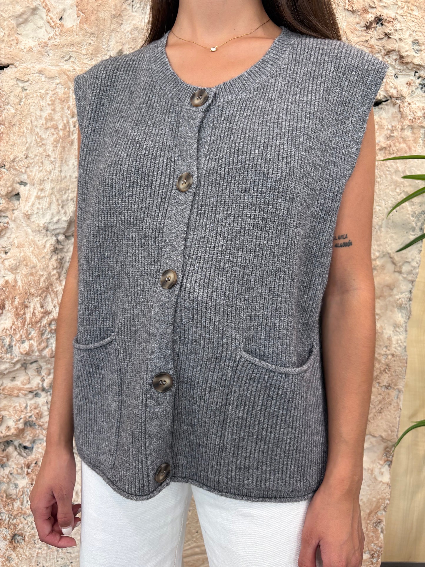 CHALECO PUNTO GRIS