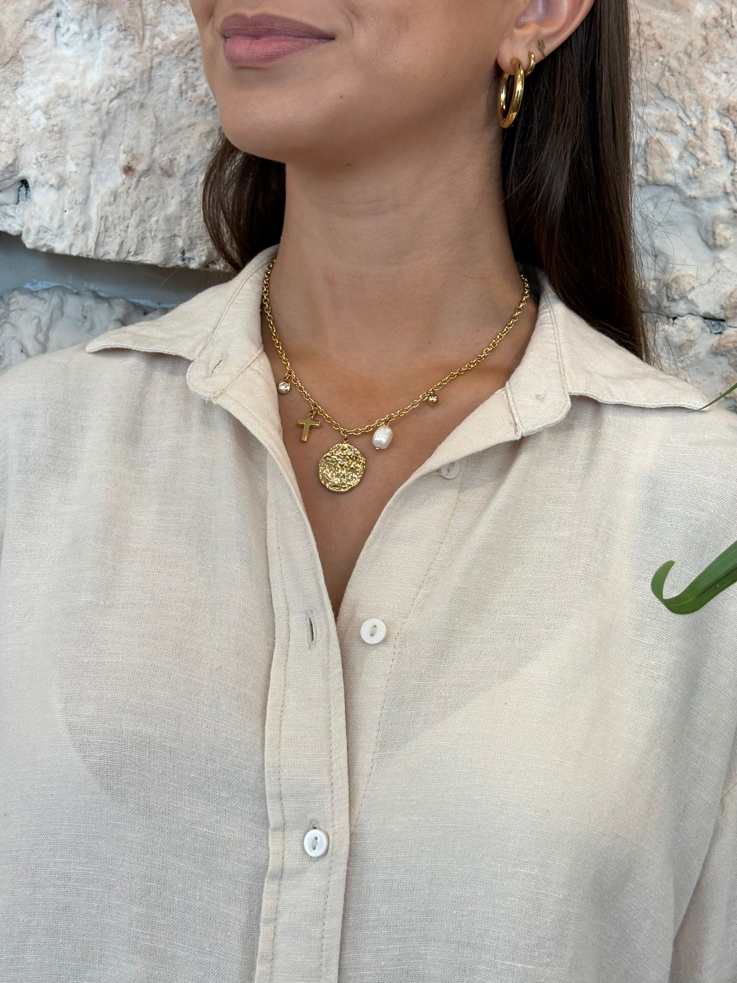 COLLAR CHARMS CHAPA Y PERLA