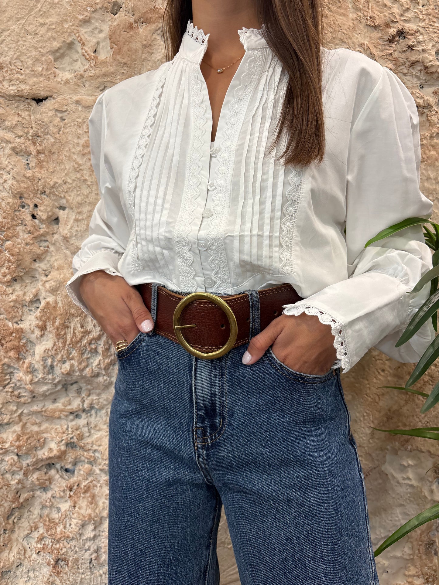 CAMISA BLANCA CUELLO PUNTILLA