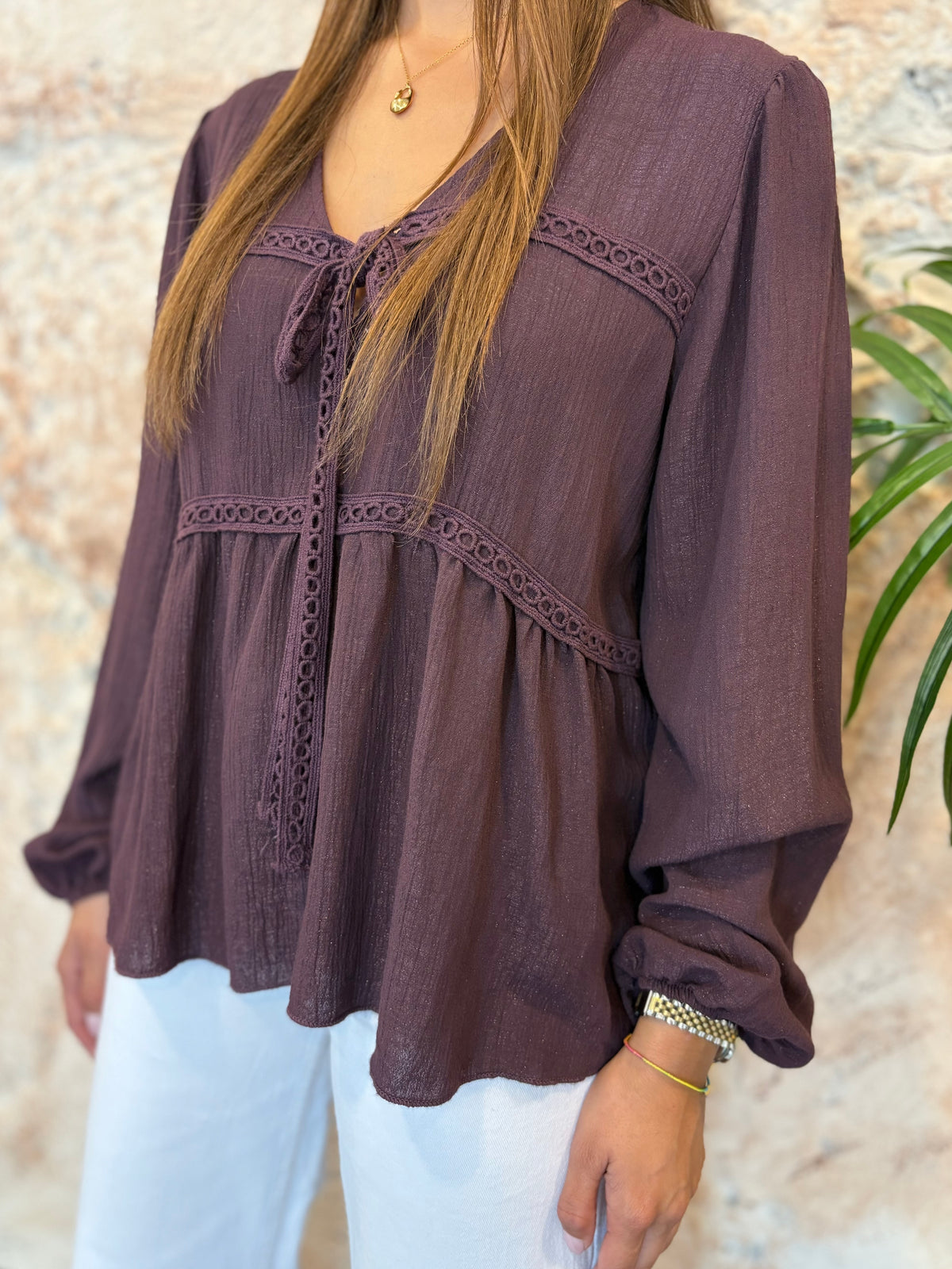 BLUSA LAZADA GLITTER MORADA DETALLE ENCAJE