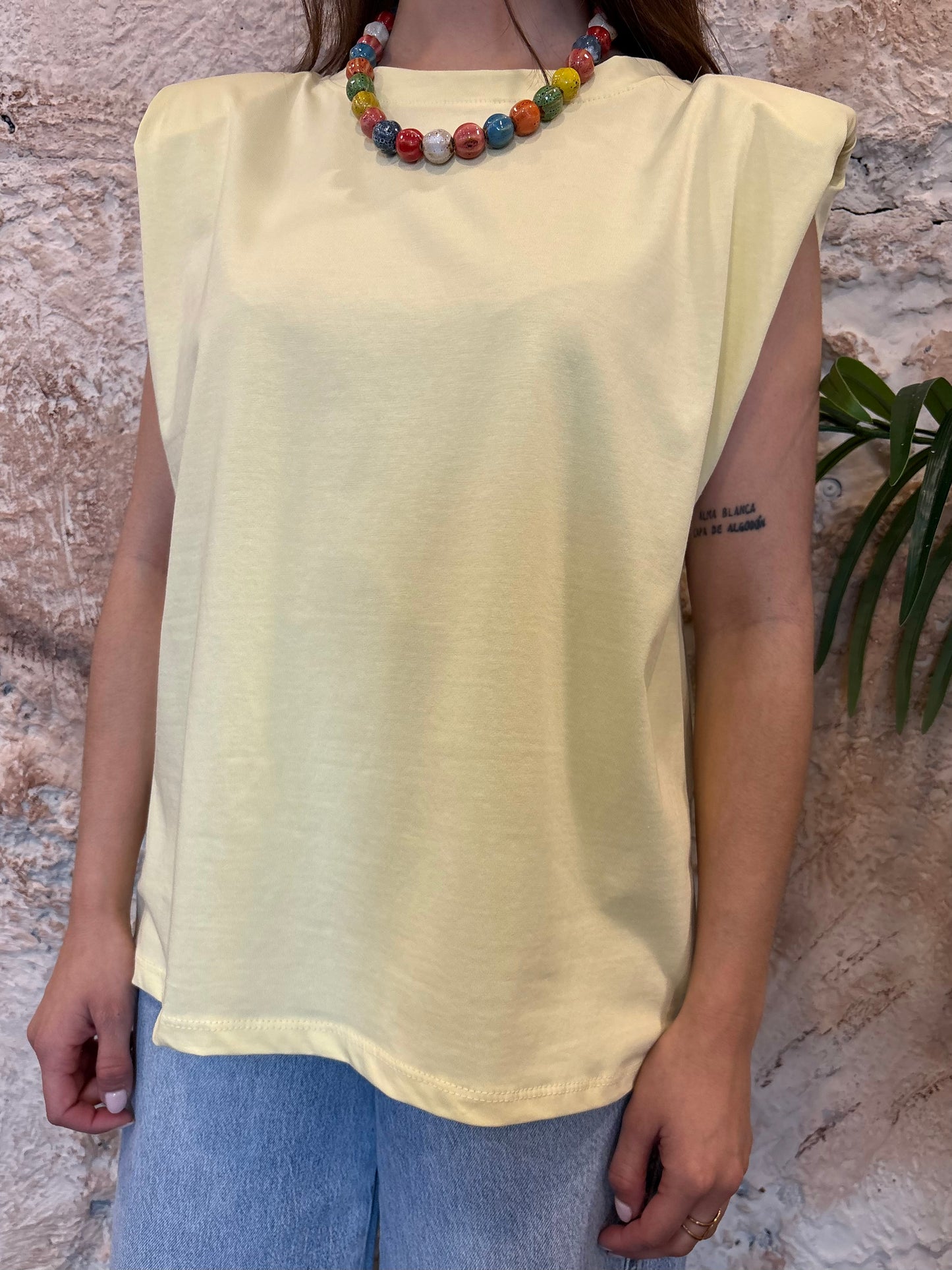 CAMISETA HOMBRERAS AMARILLO