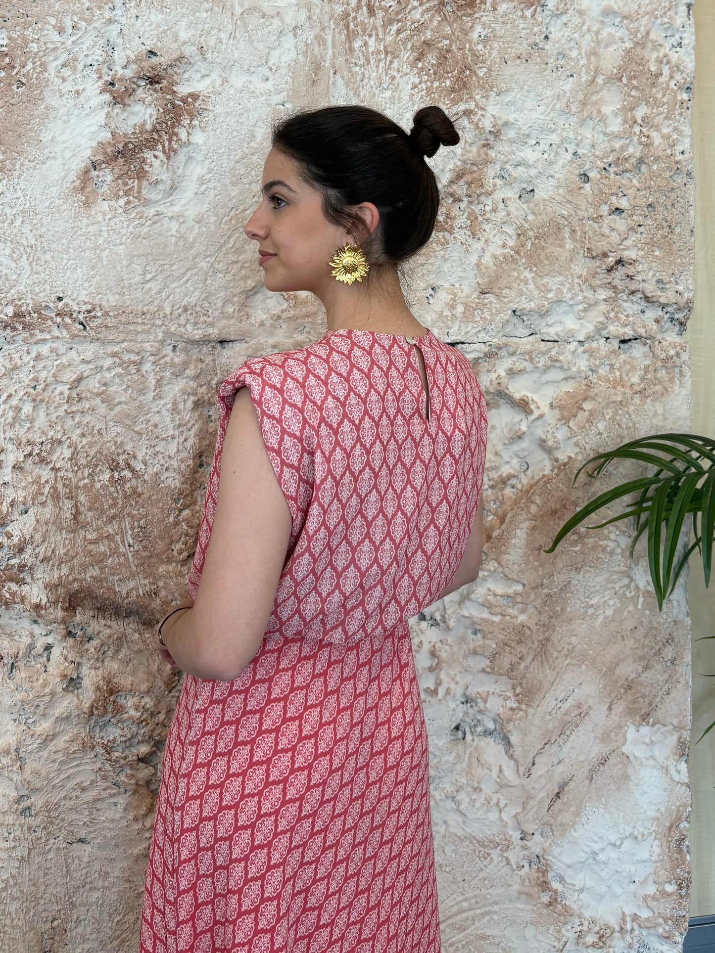 VESTIDO HOMBRERAS ESTAMPADO CORAL-BLANCO