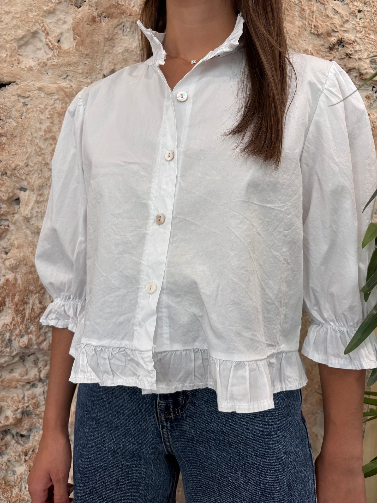 CAMISA CUELLO RIZO/VOLANTE BLANCA