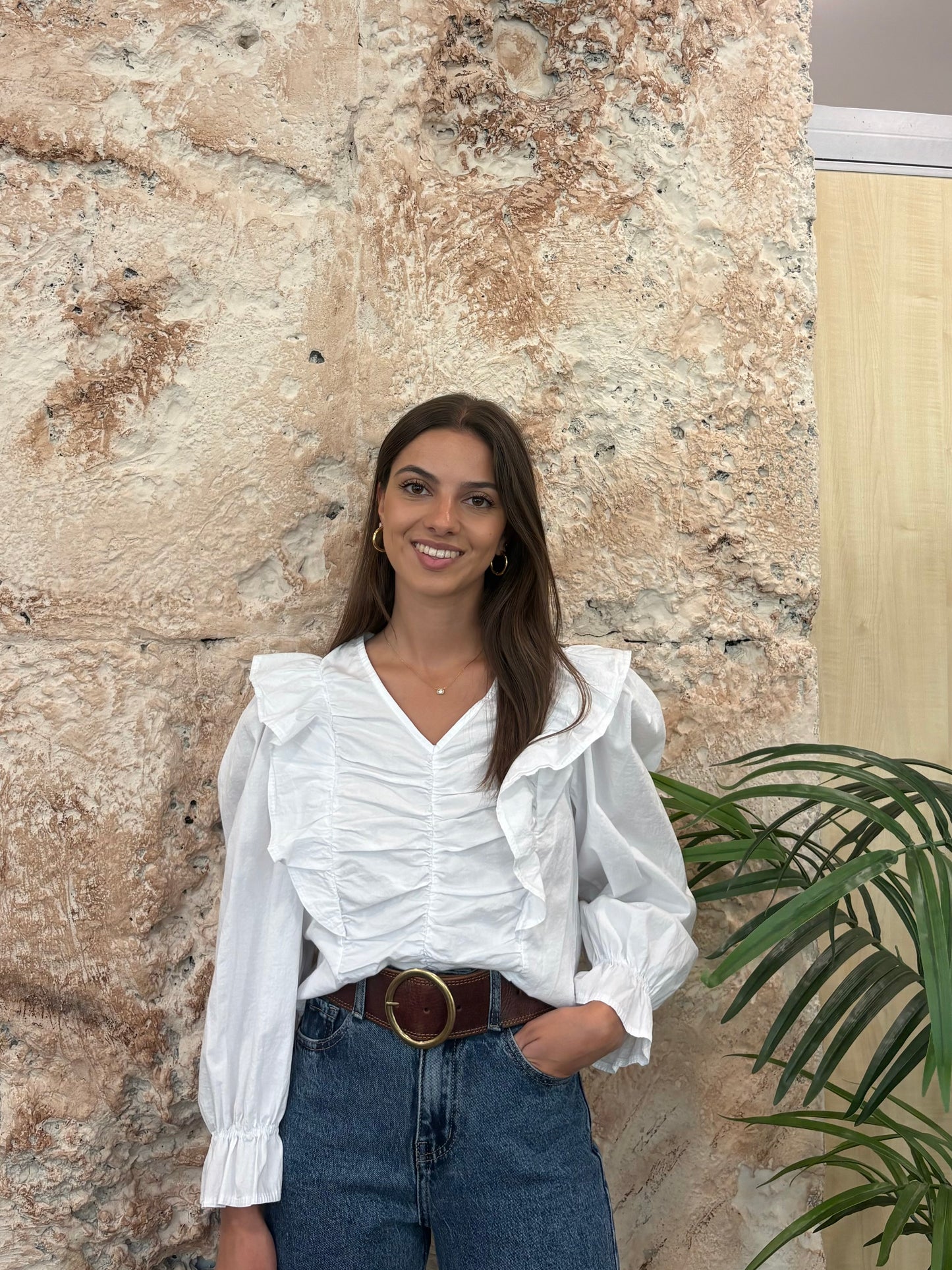 BLUSA DRAPEADA VOLANTE BLANCA