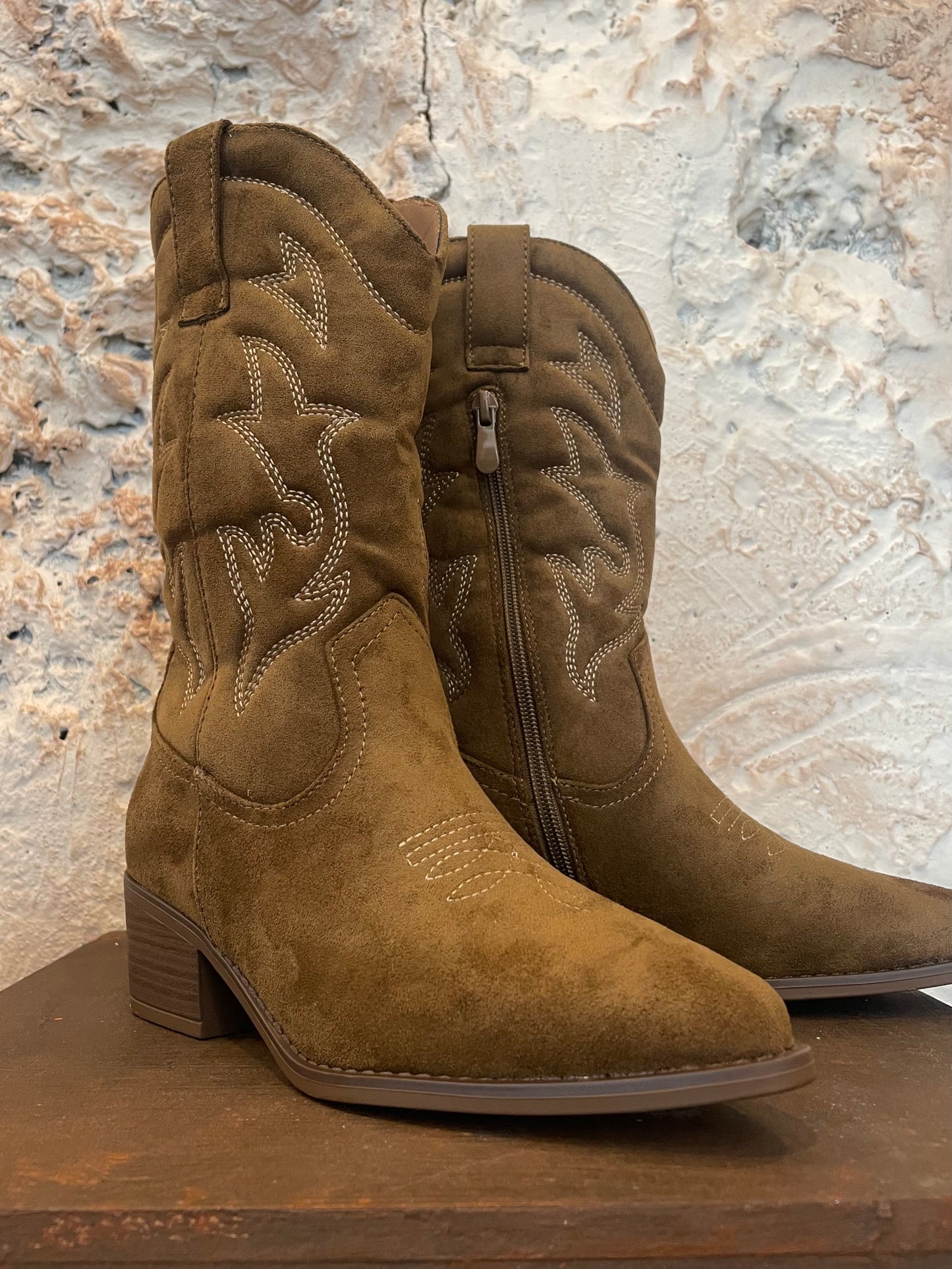 BOTA COWBOY SERRAJE MARRÓN