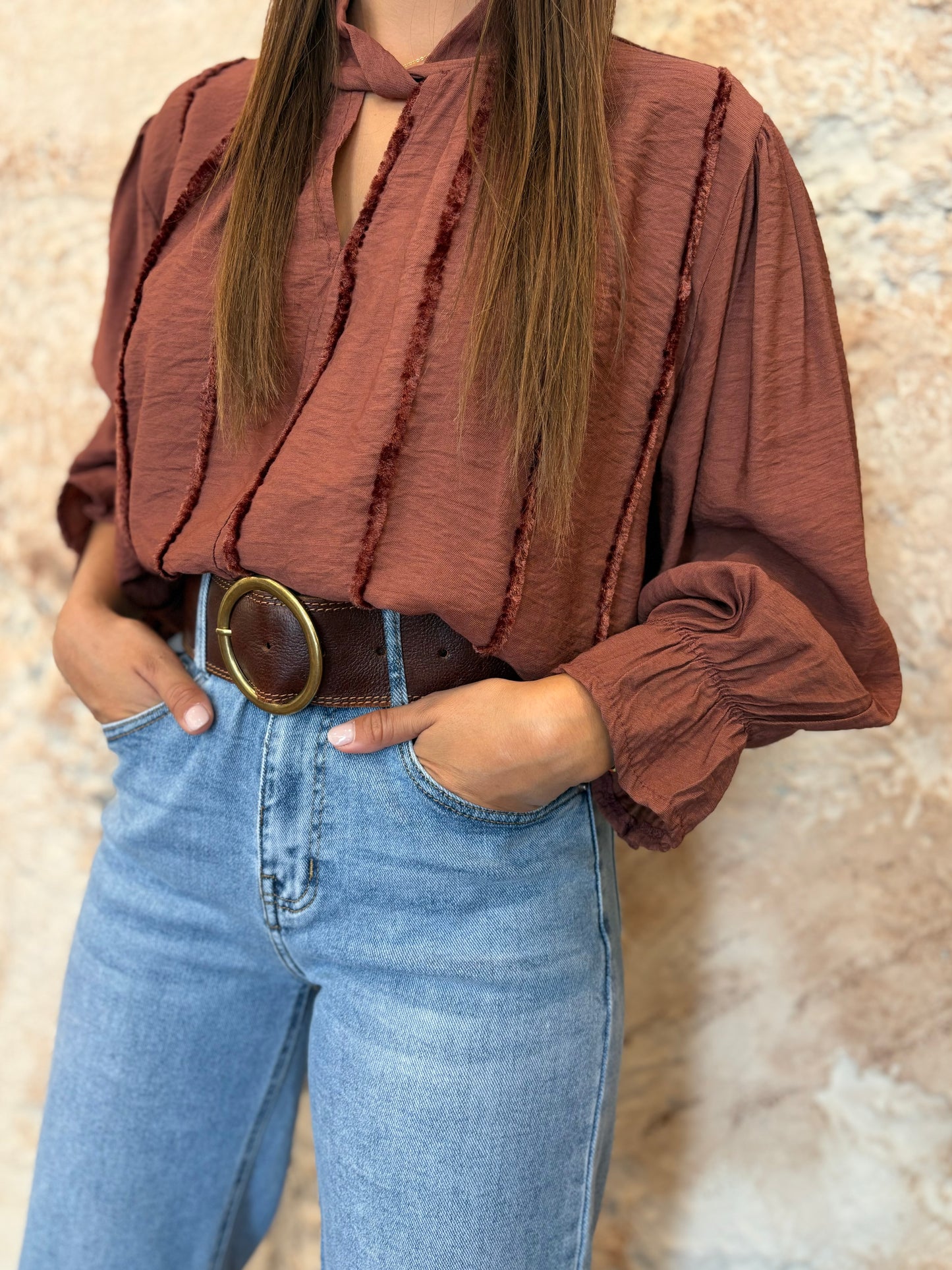 BLUSA CUELLO HALTER DETALLE TERCIOPELO TEJA