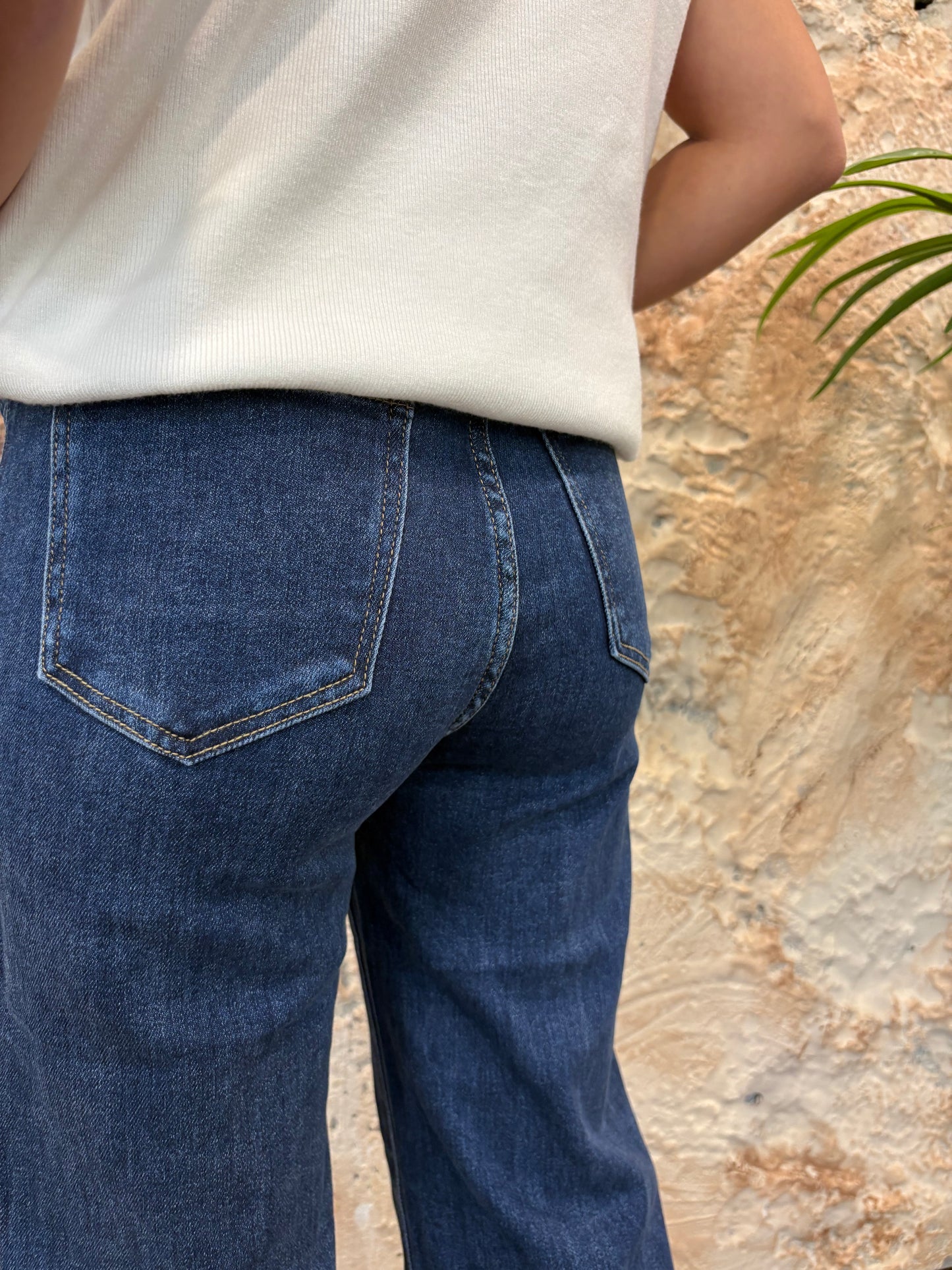 JEANS DENIM RECTO DETALLE COSTURA