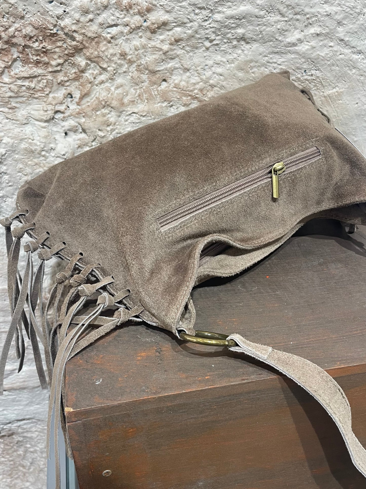 BOLSO HOMBRO NUDOS FLECOS TAUPE