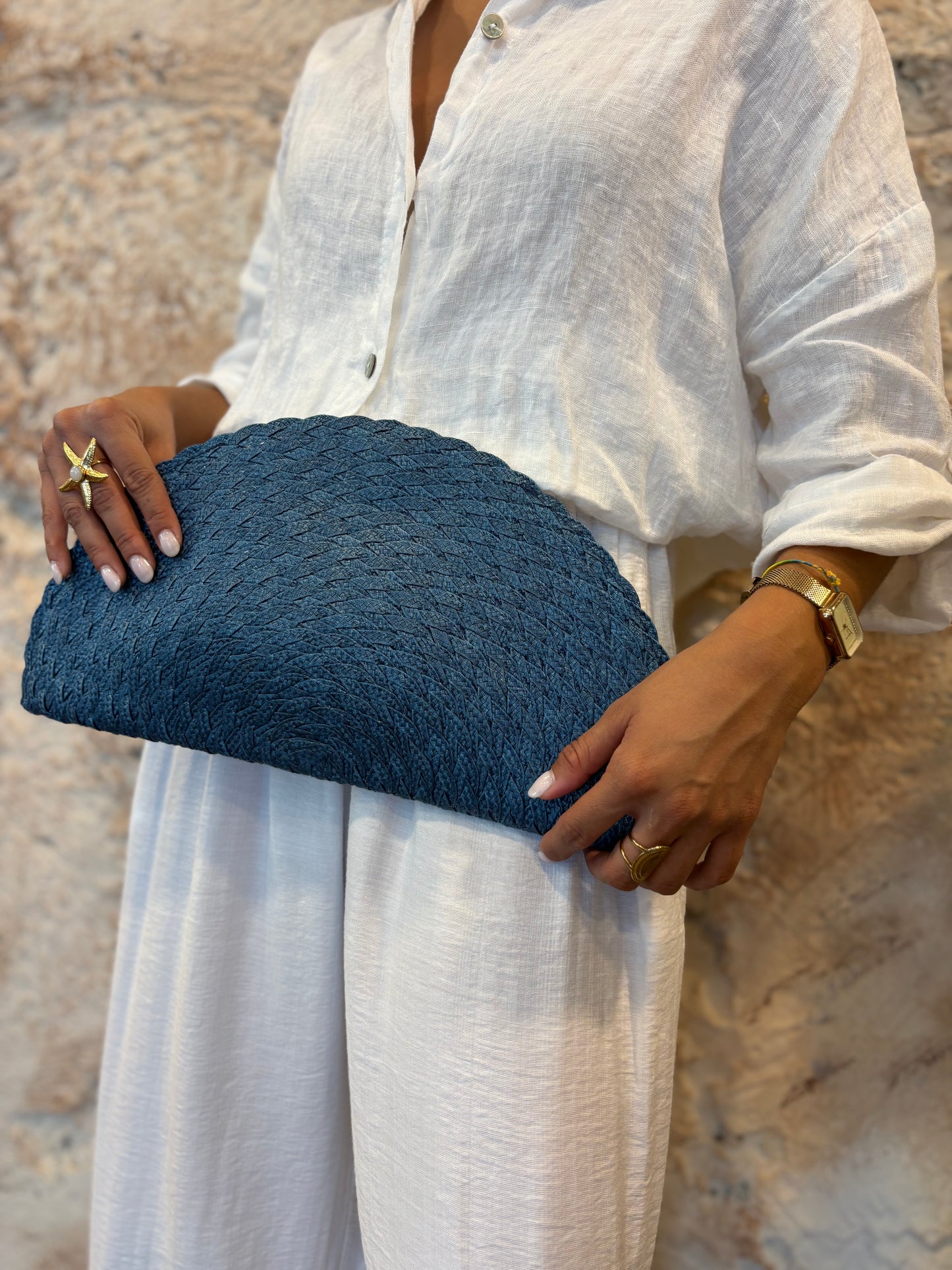 CARTERA DE MANO AZUL
