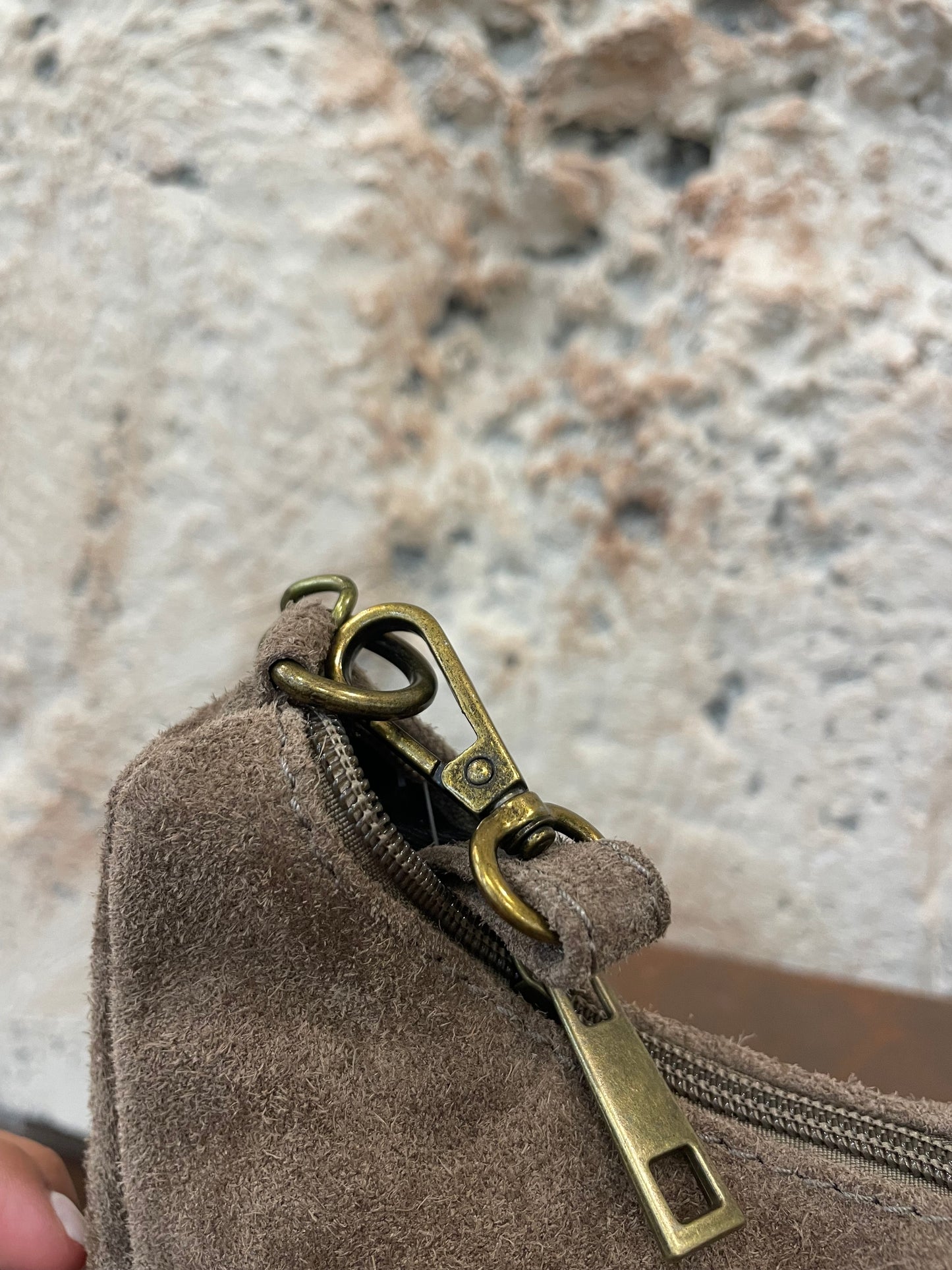 BOLSO PIEL TAUPE CON MONEDERO