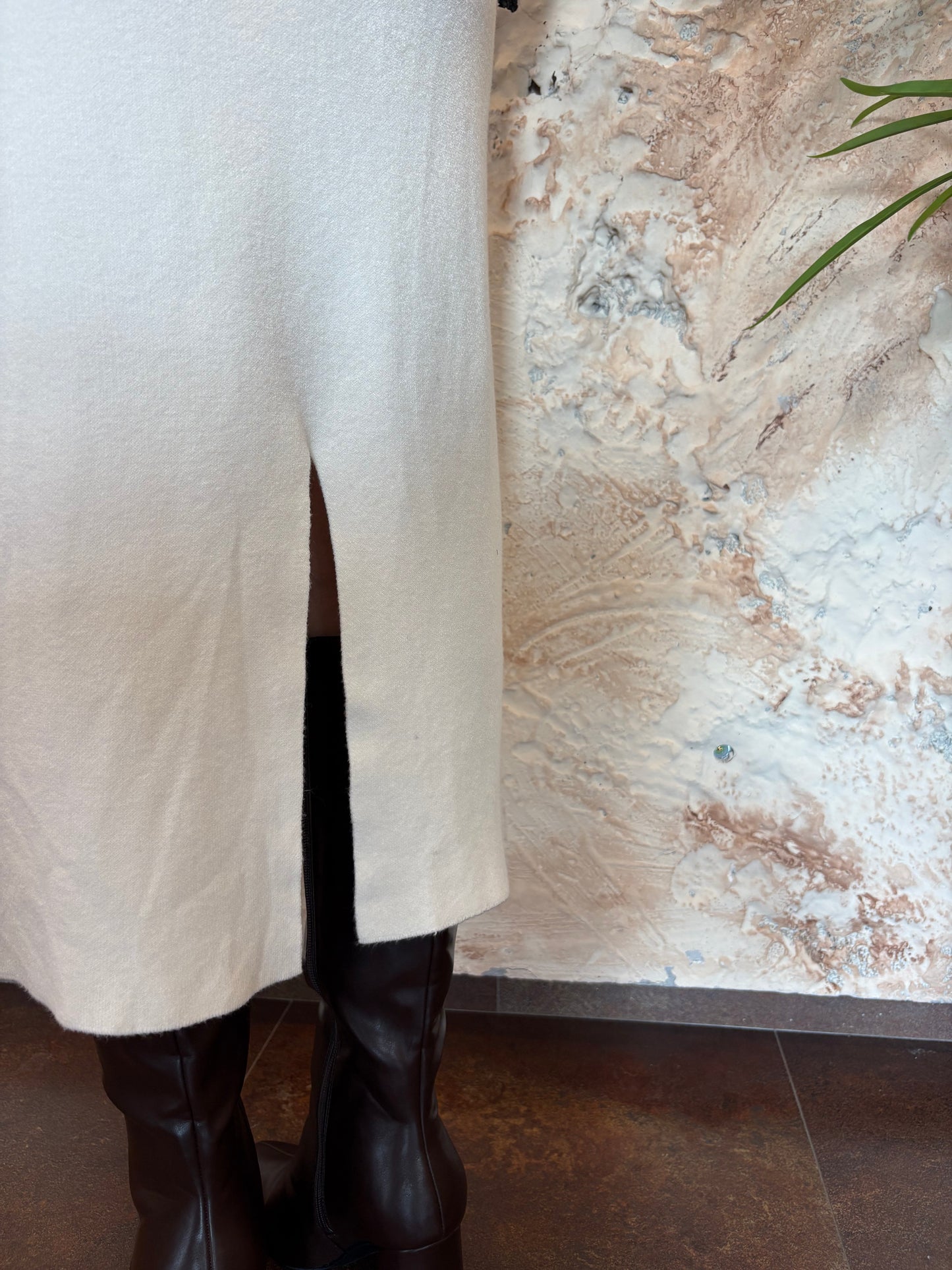 VESTIDO PUNTO HOMBRERAS BEIGE