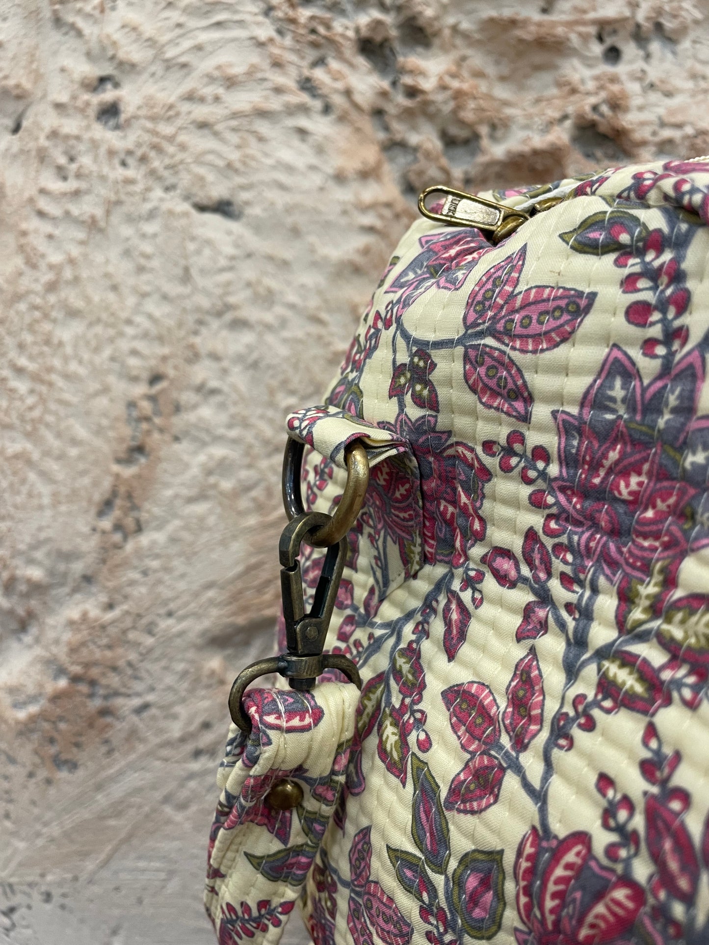 BOLSA VIAJE CRUDO Y ROSA