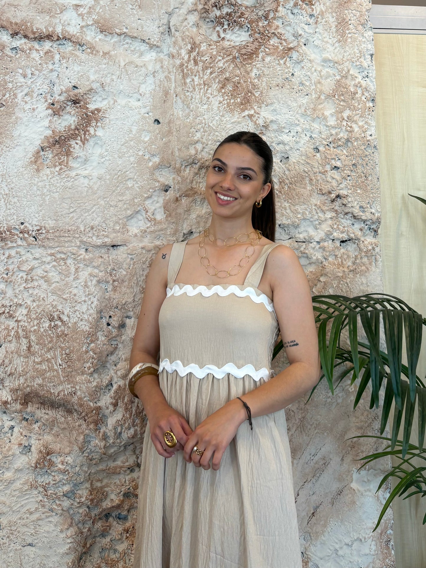 VESTIDO LARGO BEIGE RAYAS BLANCAS