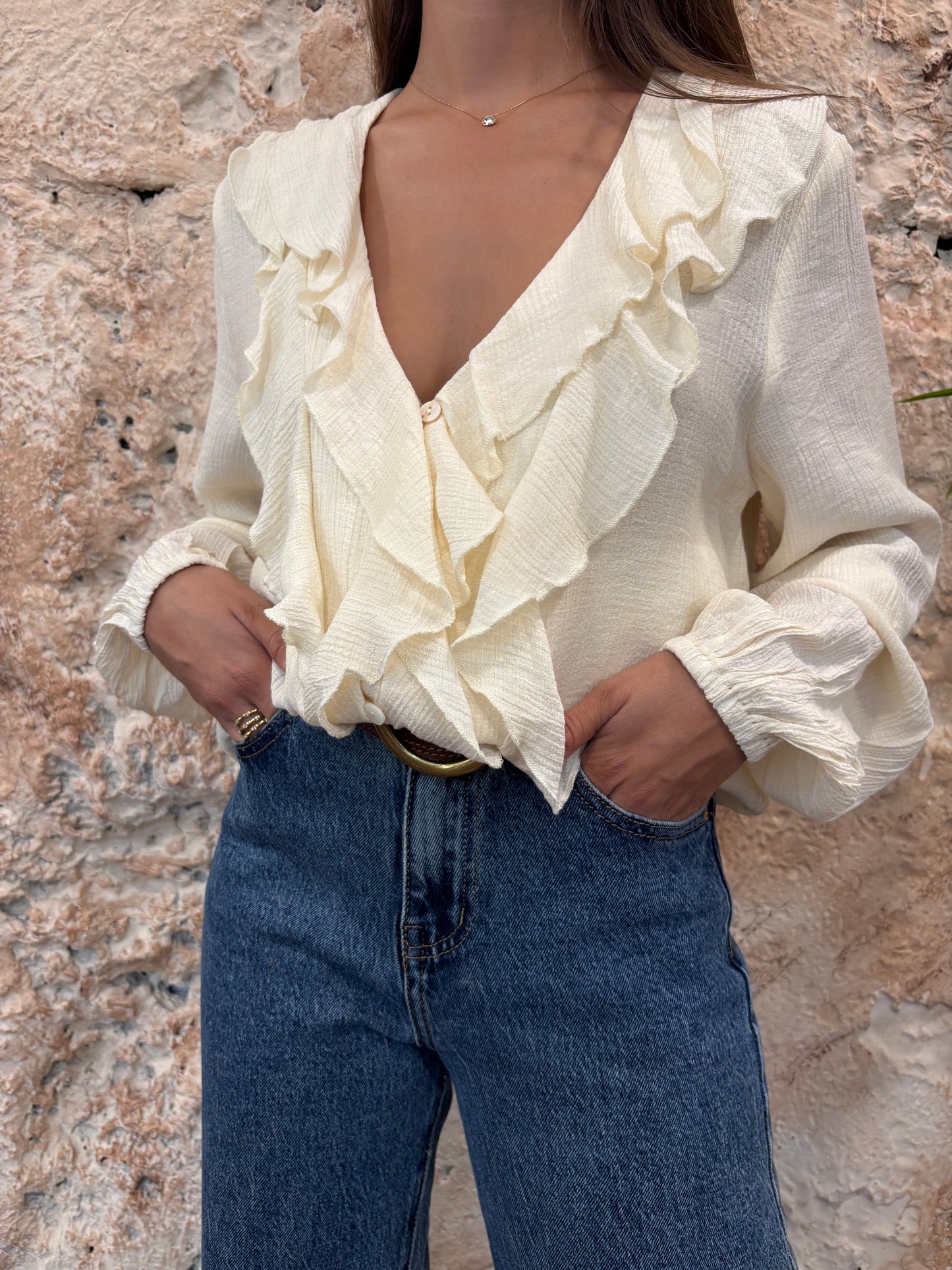 BLUSA CUELLO VOLANTES BEIGE