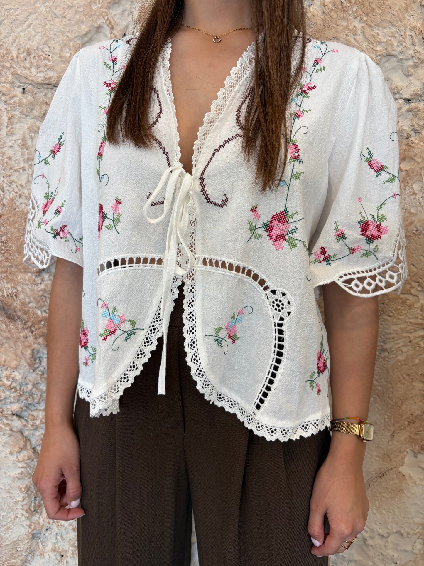 BLUSA BLANCA CON BORDADOS LAZADA