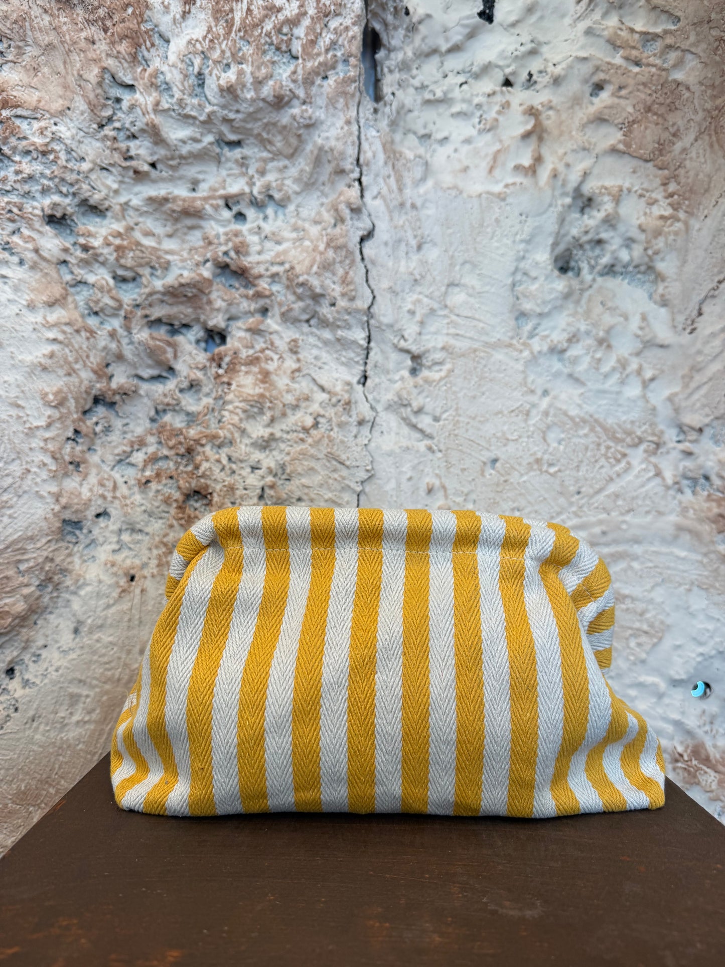 CLUTHC RAYAS AMARILLO