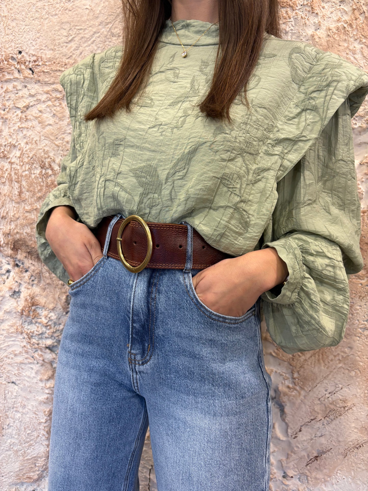 BLUSA VERDE BORDADOS CON HOMBRERAS