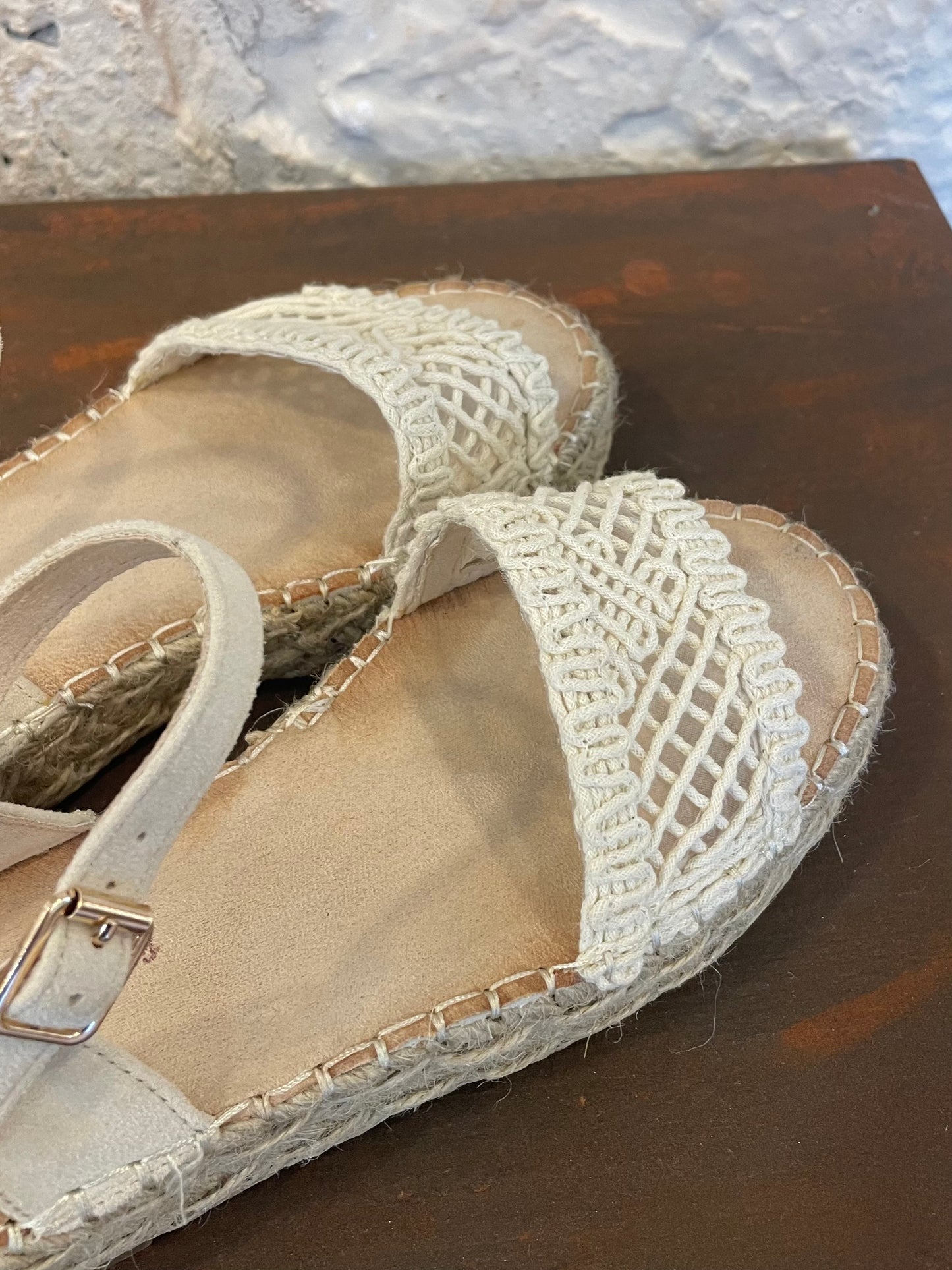 SANDALIA CROCHET BEIGE