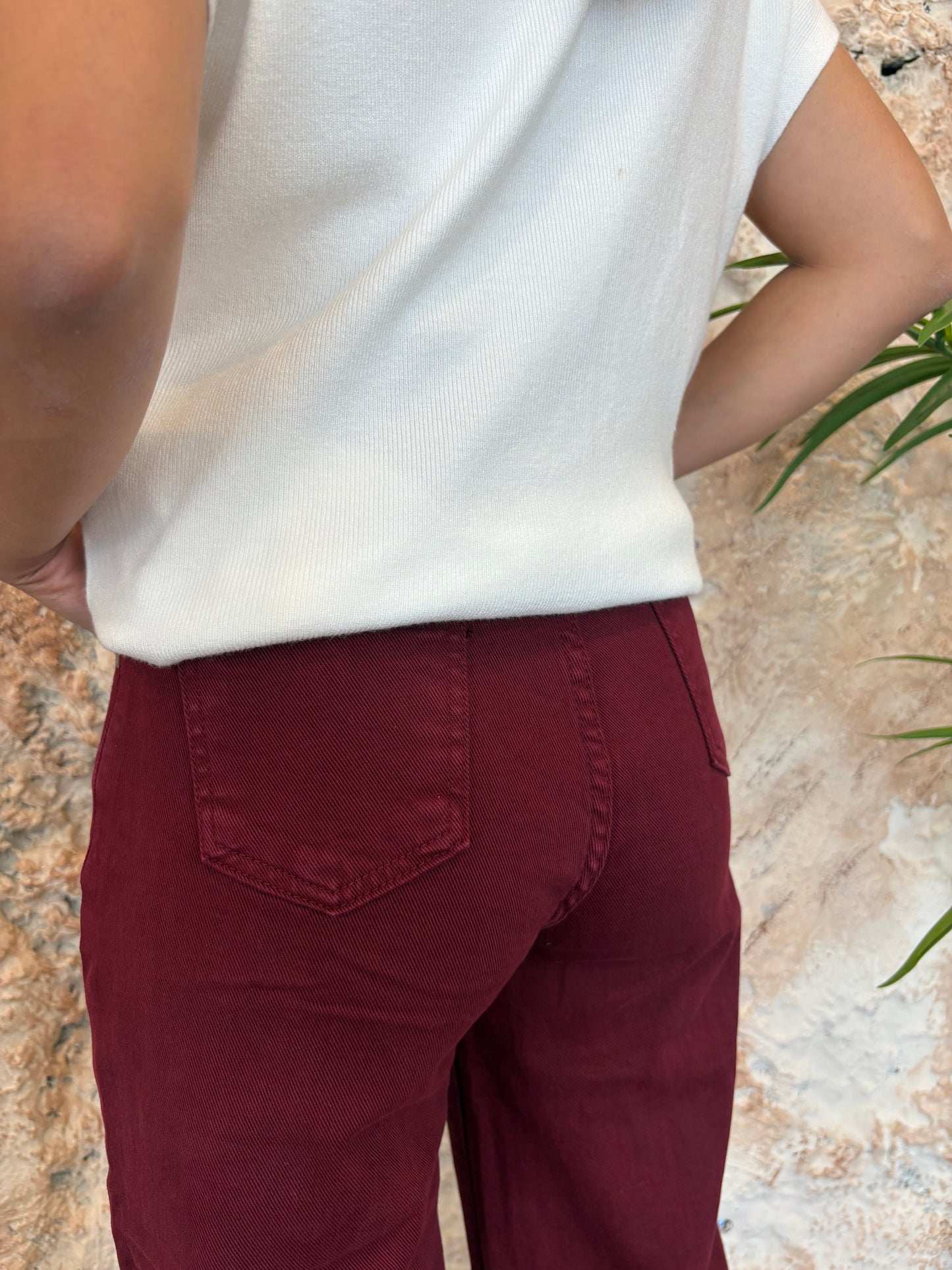 JEANS RECTOS BURDEOS