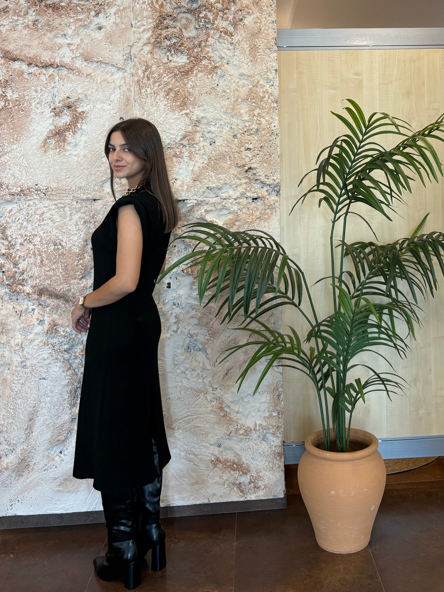 VESTIDO PUNTO HOMBRERAS NEGRO