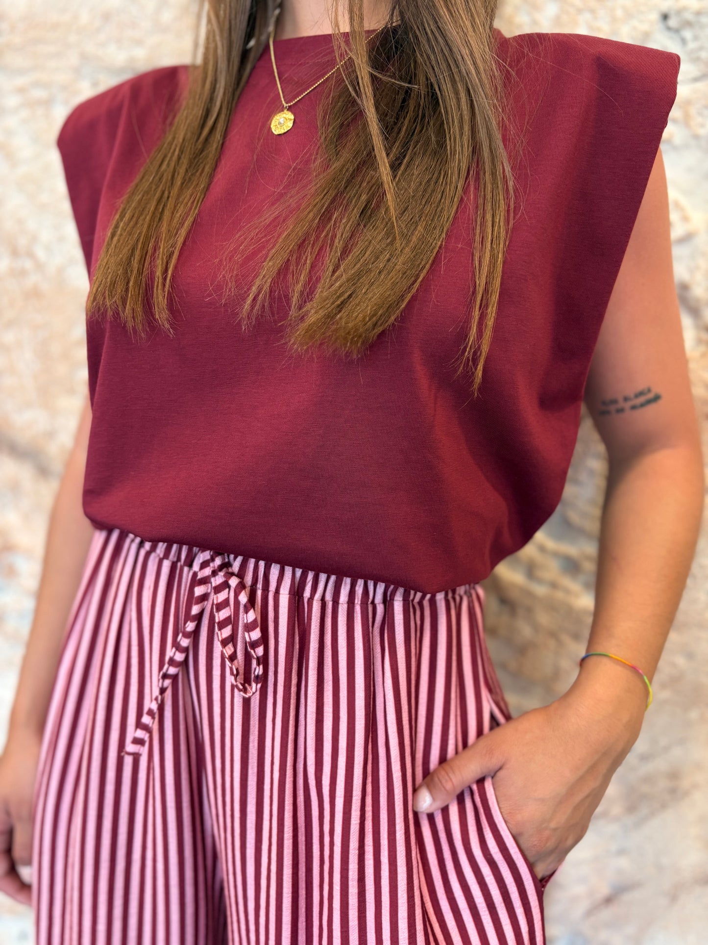 CAMISETA HOMBRERA MORADA