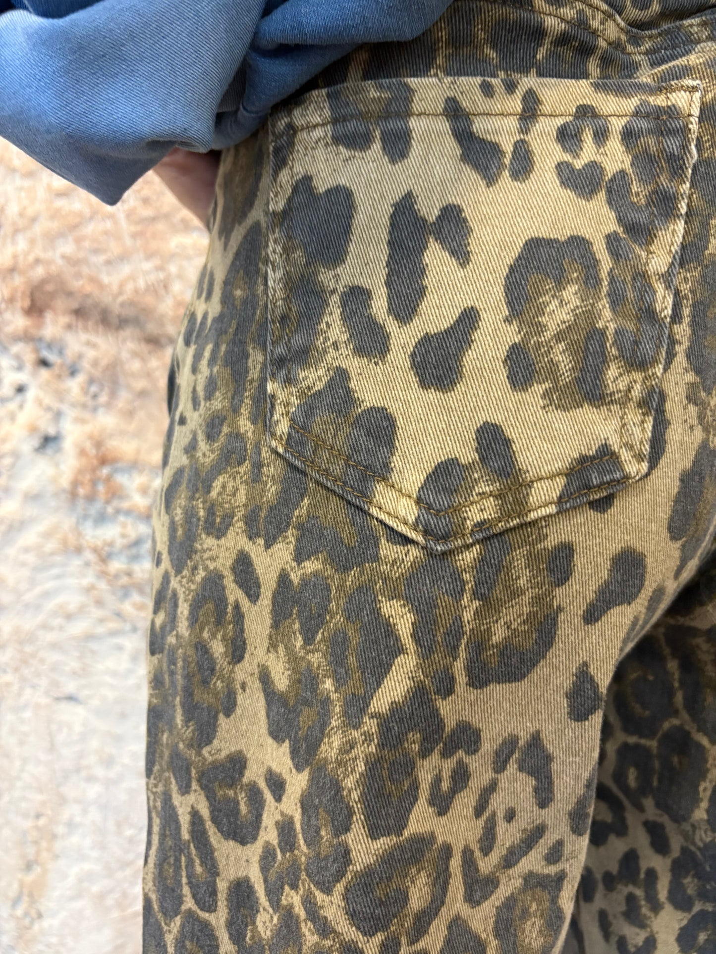JEANS RECTOS ANIMAL PRINT