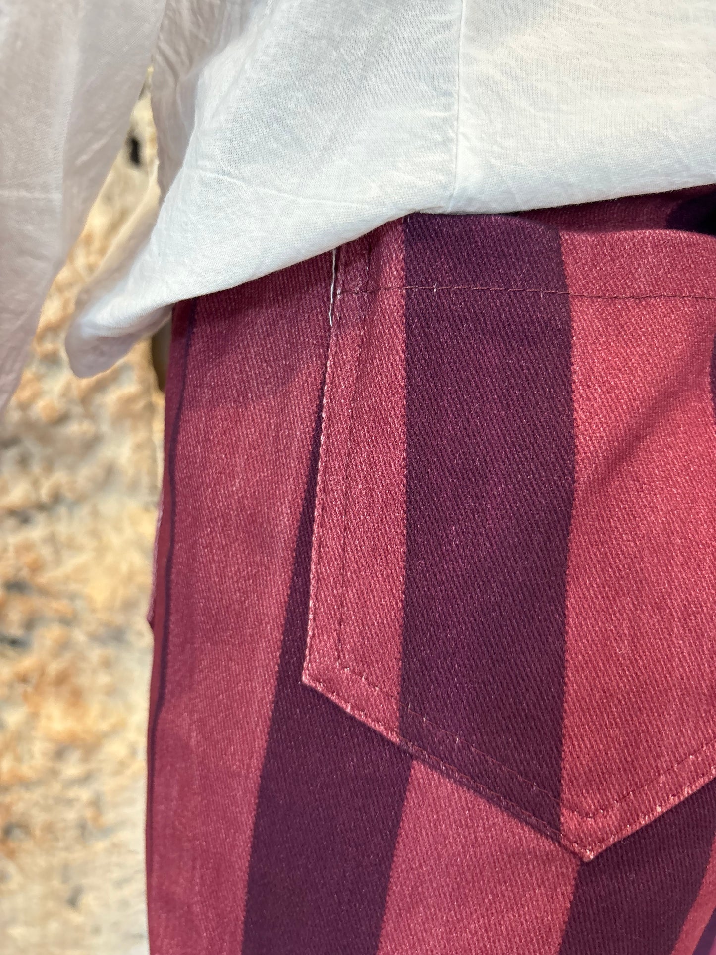 PANTALÓN BOLSILLOS RAYAS ROSA-MORADO