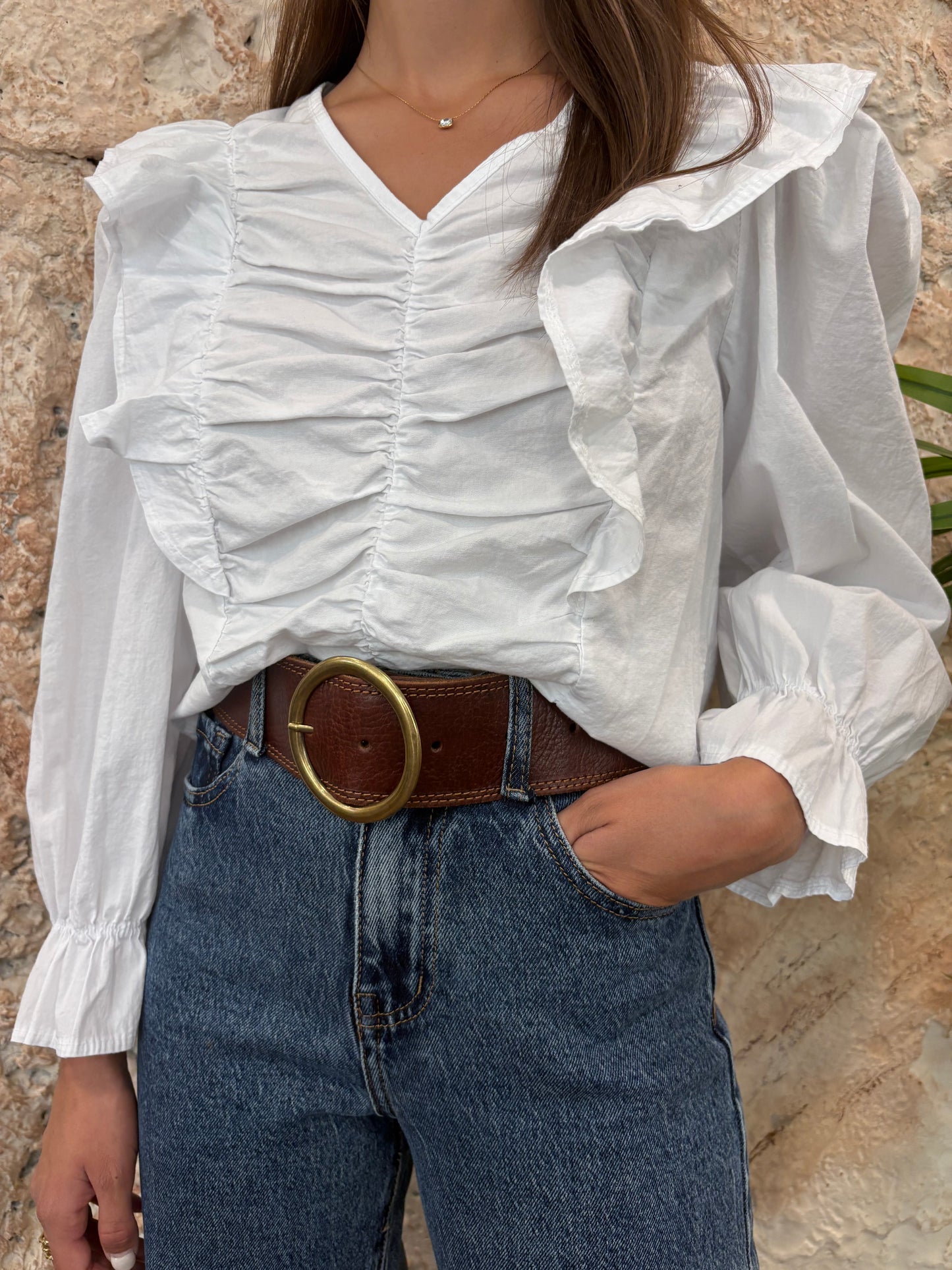 BLUSA DRAPEADA VOLANTE BLANCA