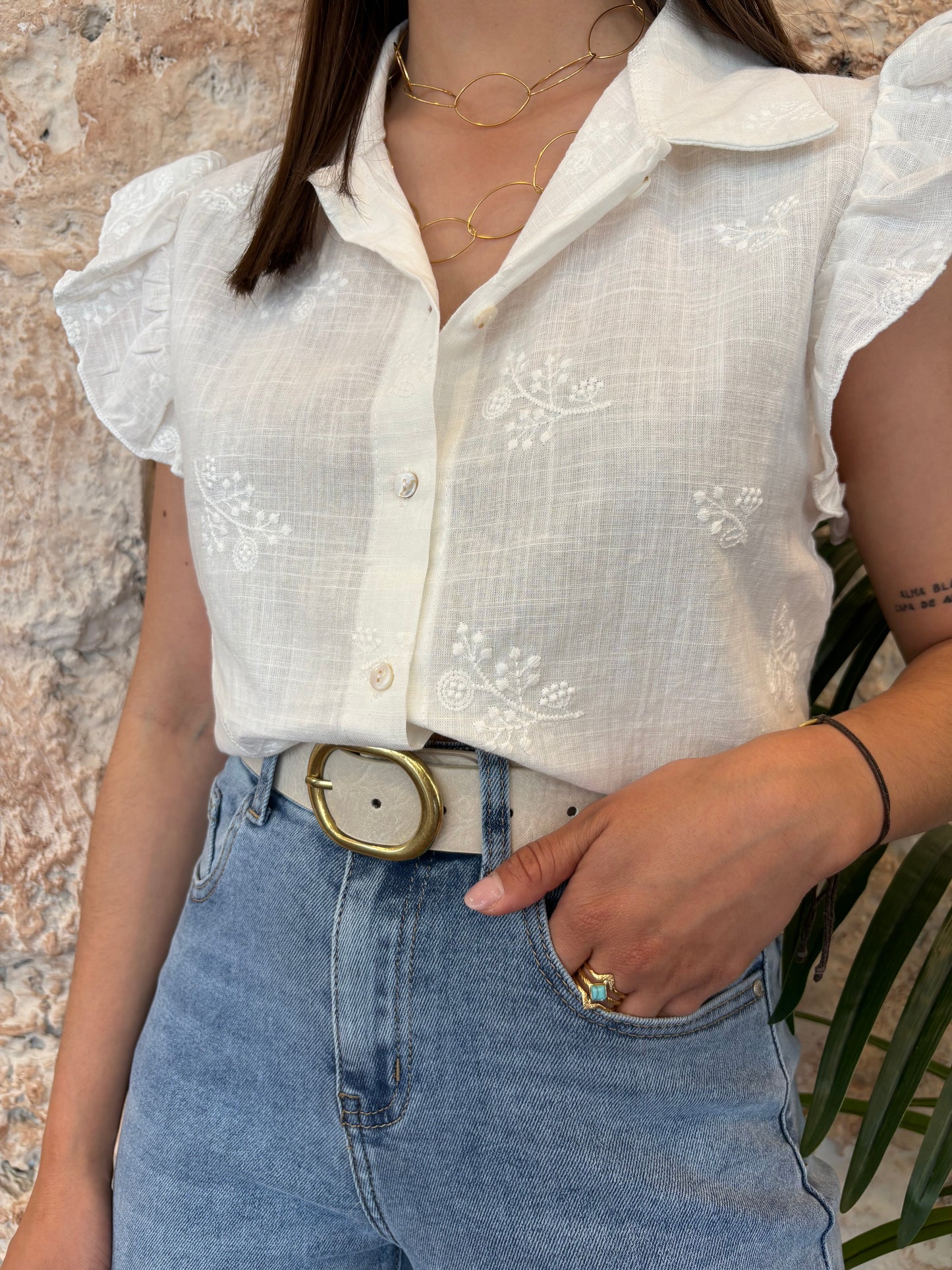 CAMISA MANGA VOLANTES BORDADA