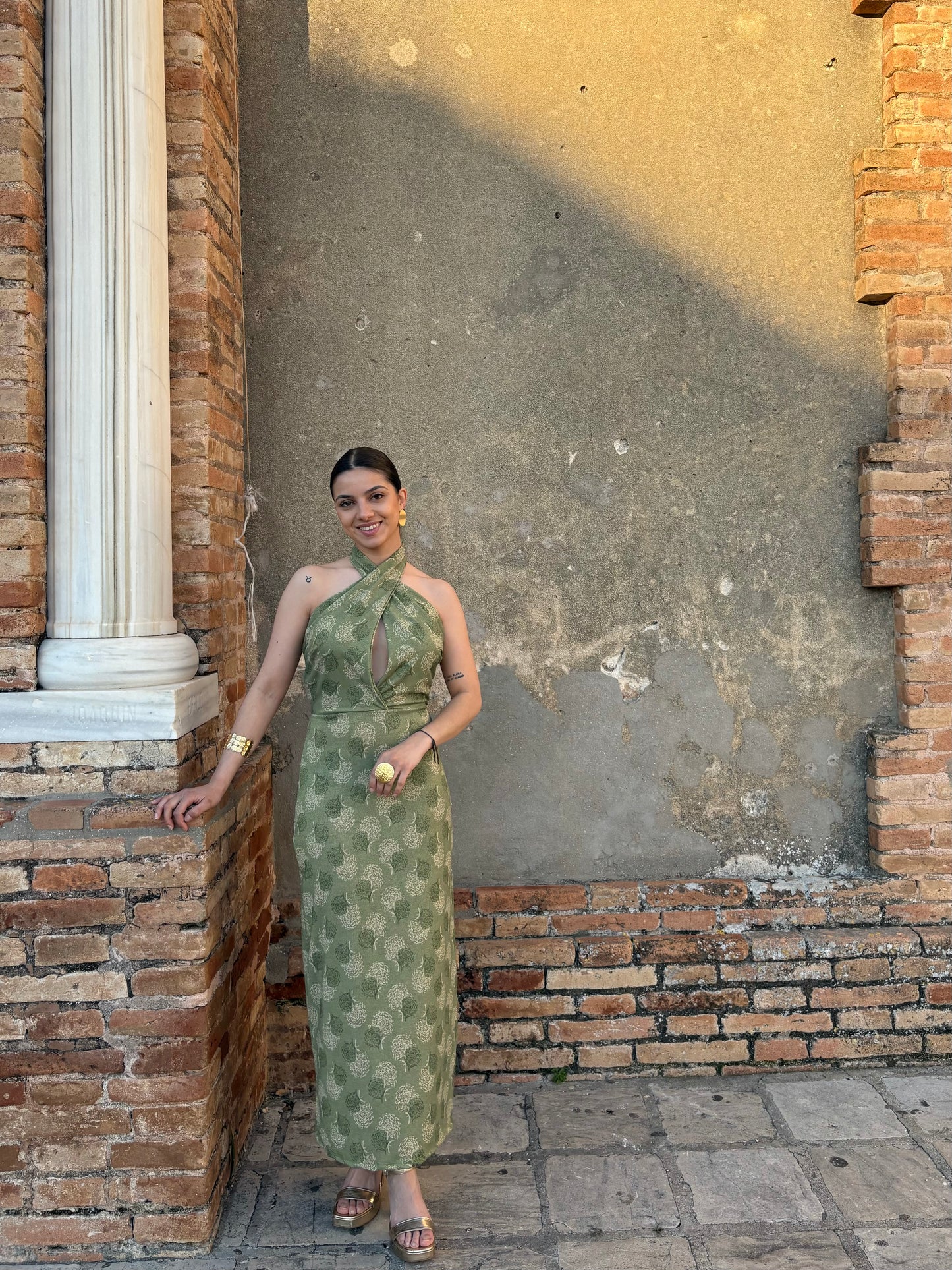 VESTIDO CUELLO LAZADO ESTAMPADO FLORAL VERDE