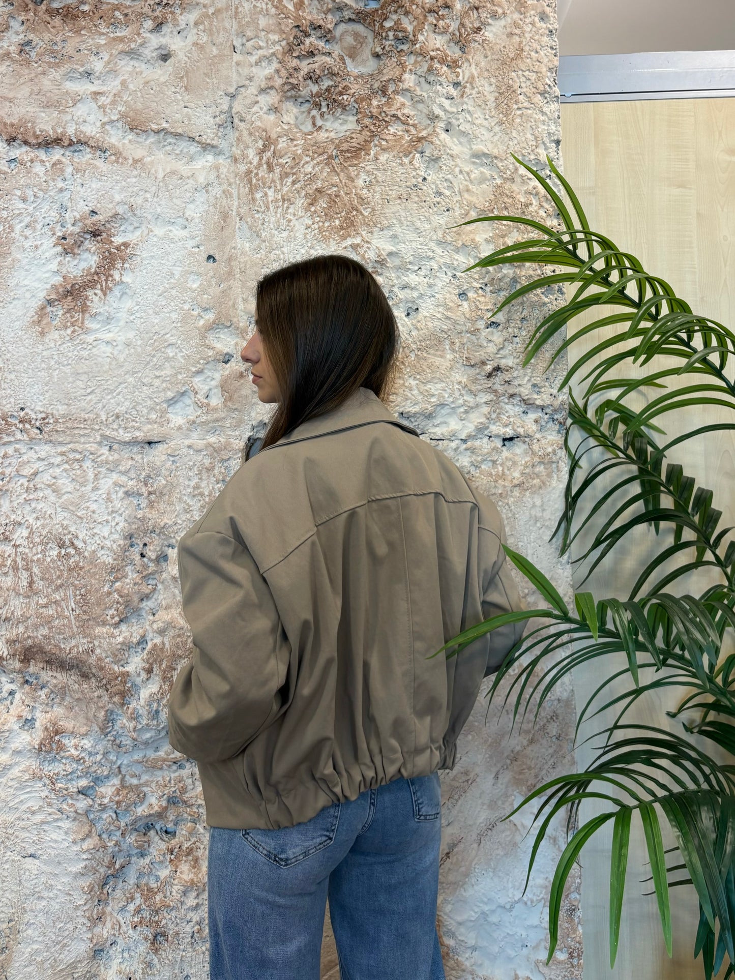 TRENCH CORTA TAUPE