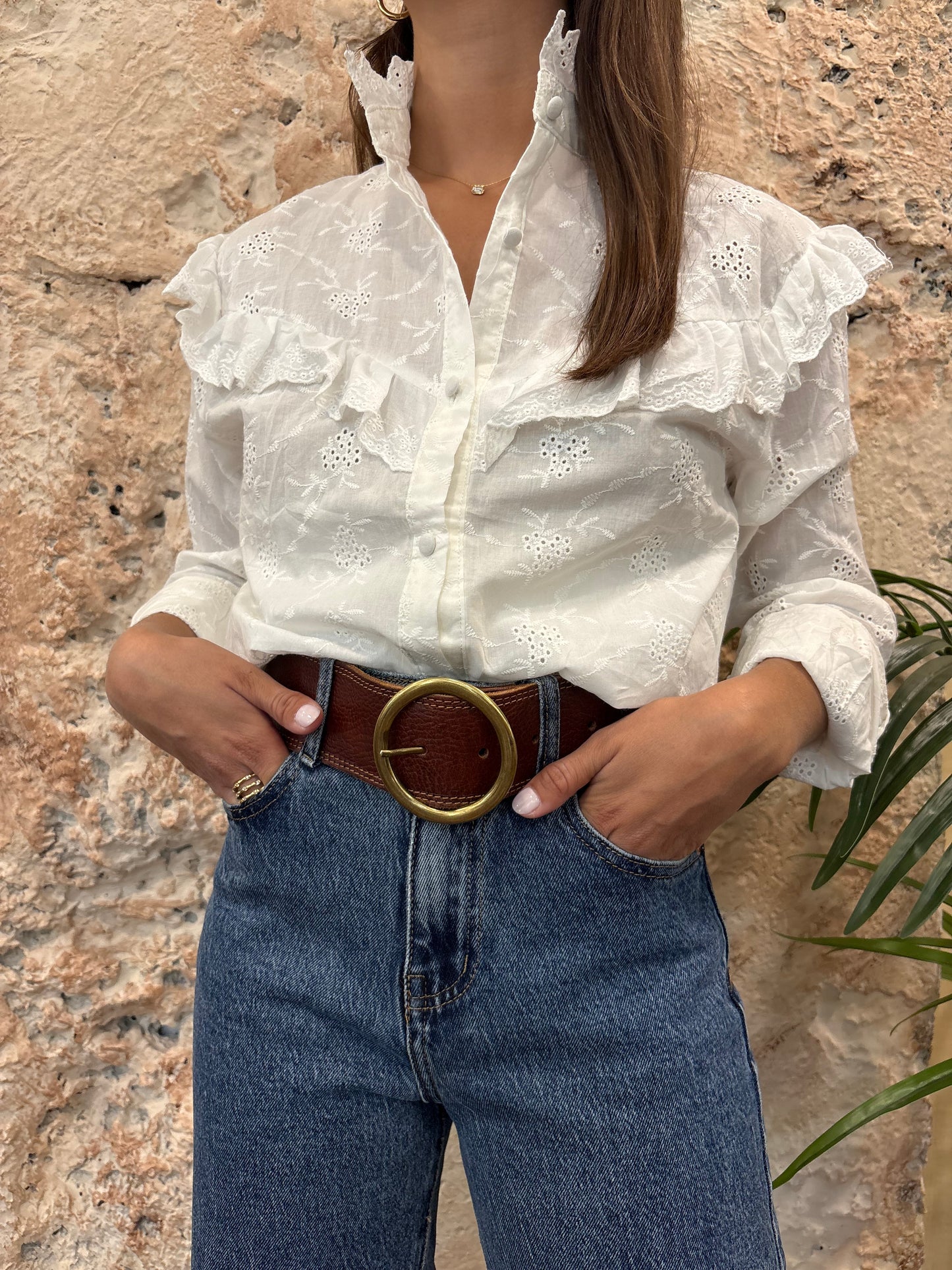 CAMISA BLANCA BORDADO CUELLO RIZO
