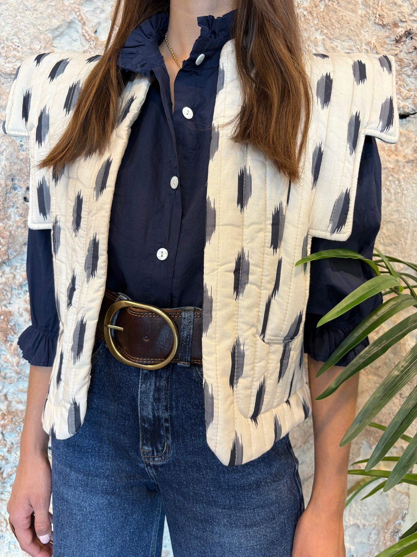CHALECO ACOLCHADO ESTAMPADO CRUDO-MARINO