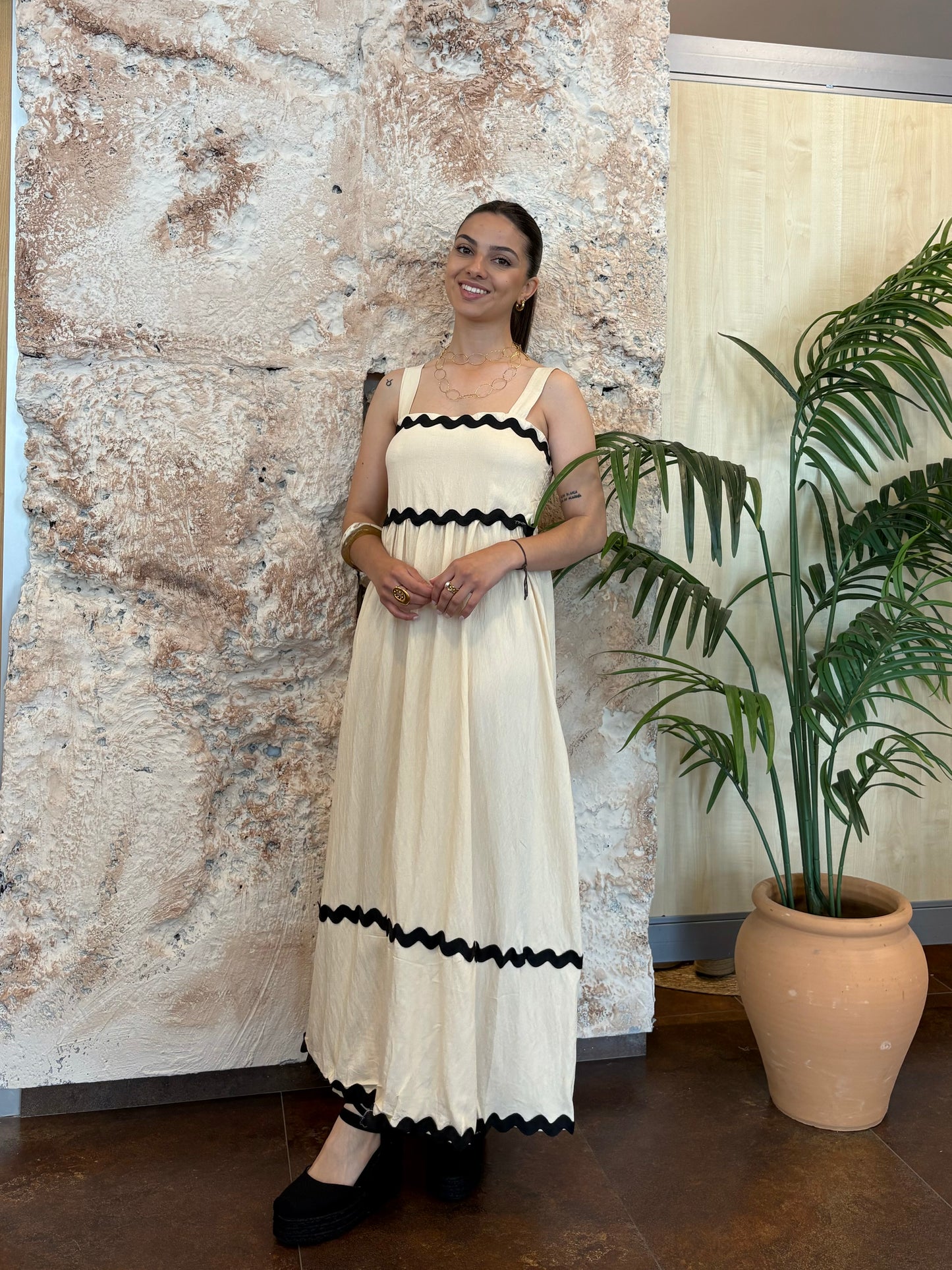 VESTIDO LARGO BEIGE RAYAS NEGRAS