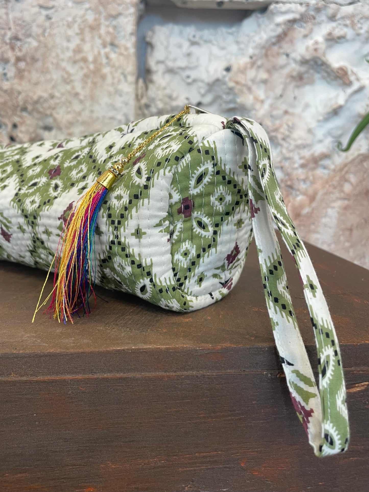 ESTUCHE ESTAMPADO VERDE Y BLANCO